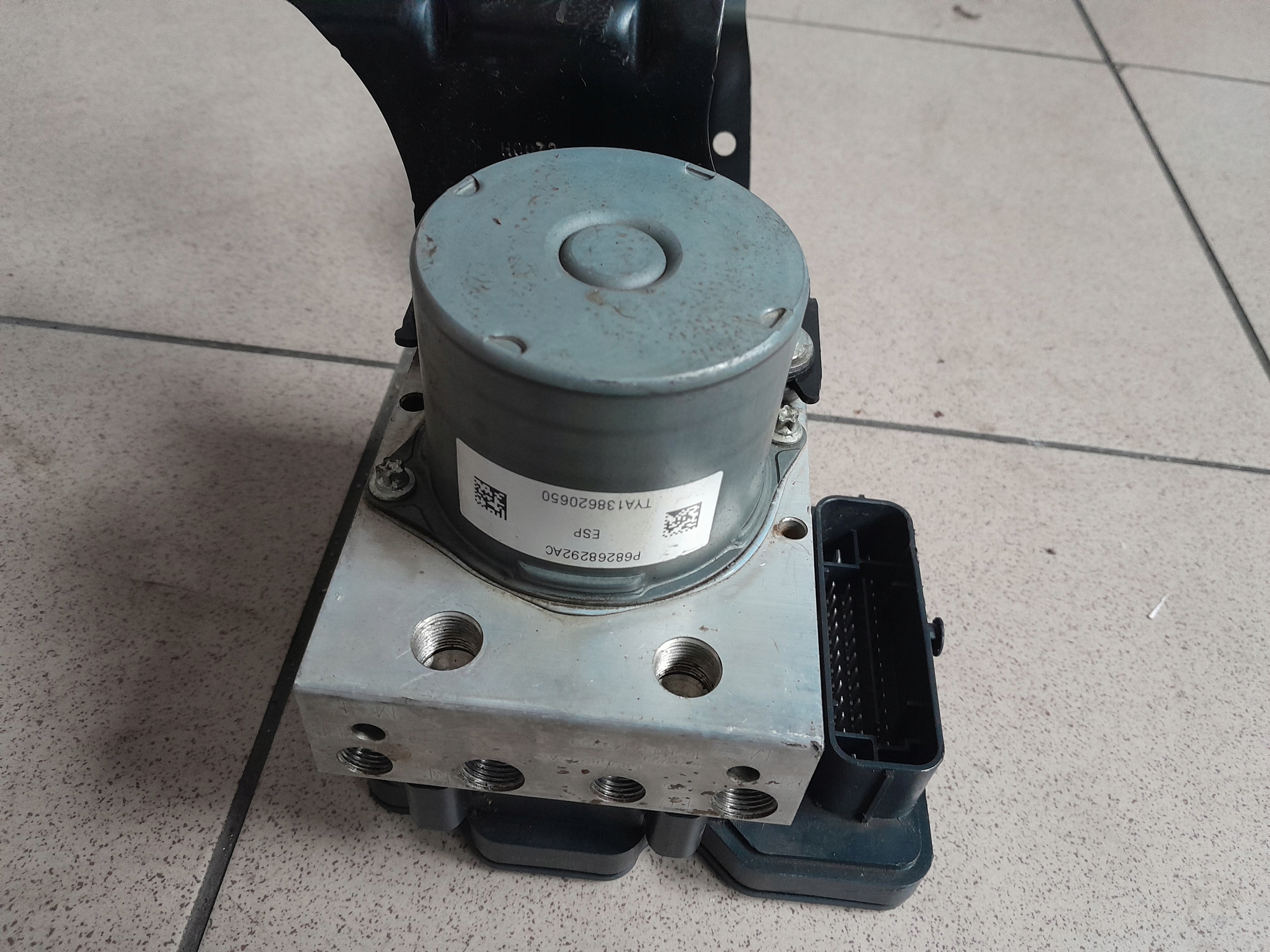 CHEROKEE KL V RENEGADE 16R 2.4 л насос ABS P68268292AC