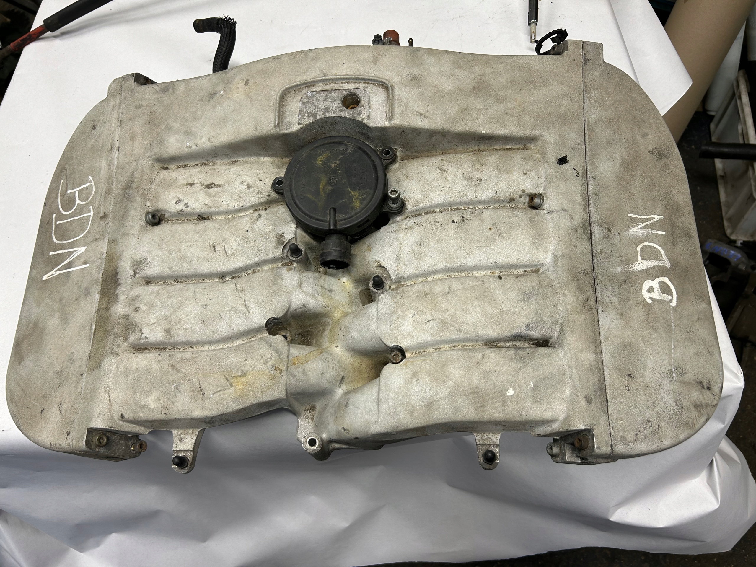 VW PASSAT B5 4,0 W8 intake manifold 07D133185M