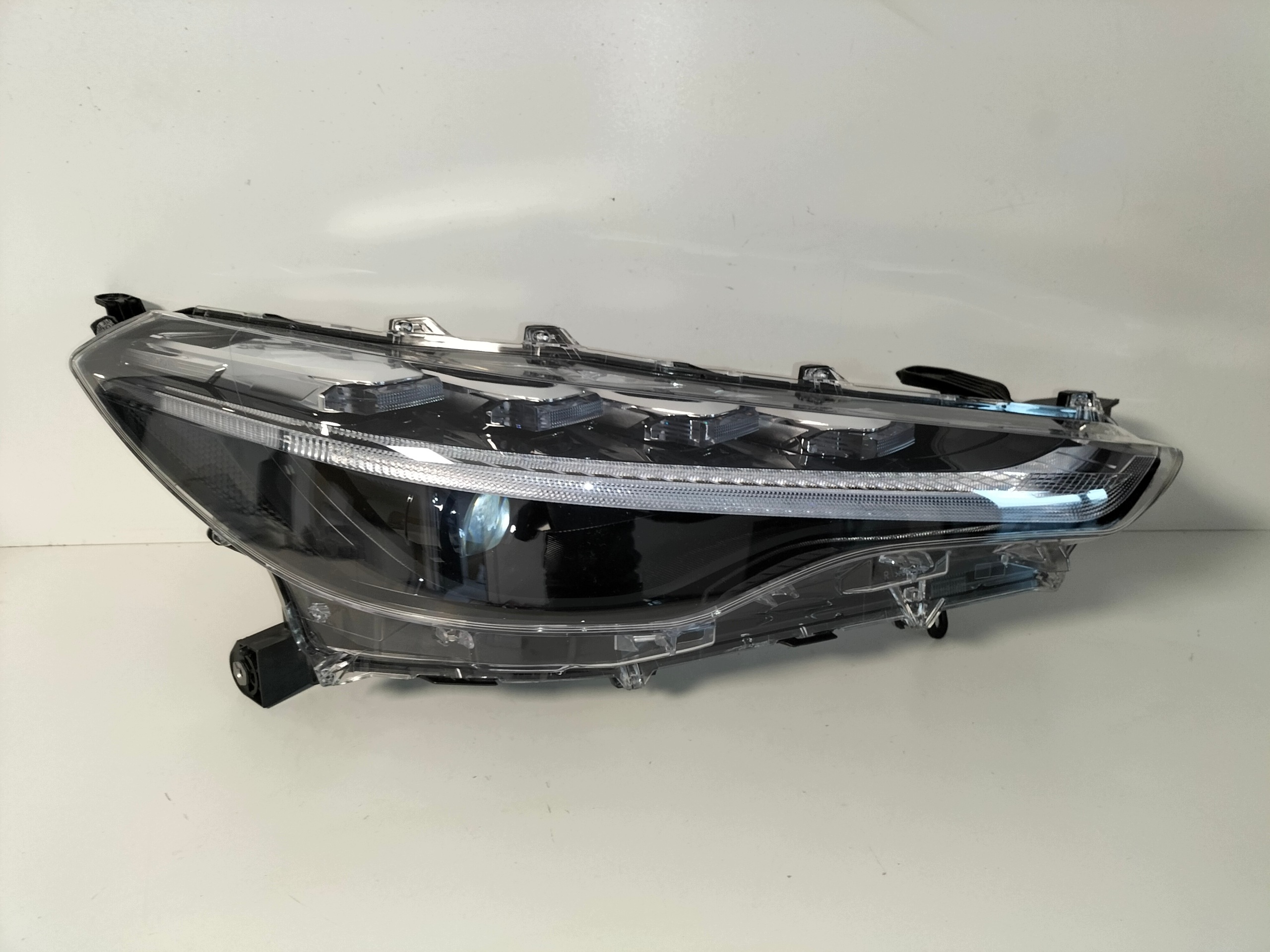 light front reflektor right TOYOTA COROLLA CROSS 20- FULL LED , connector
