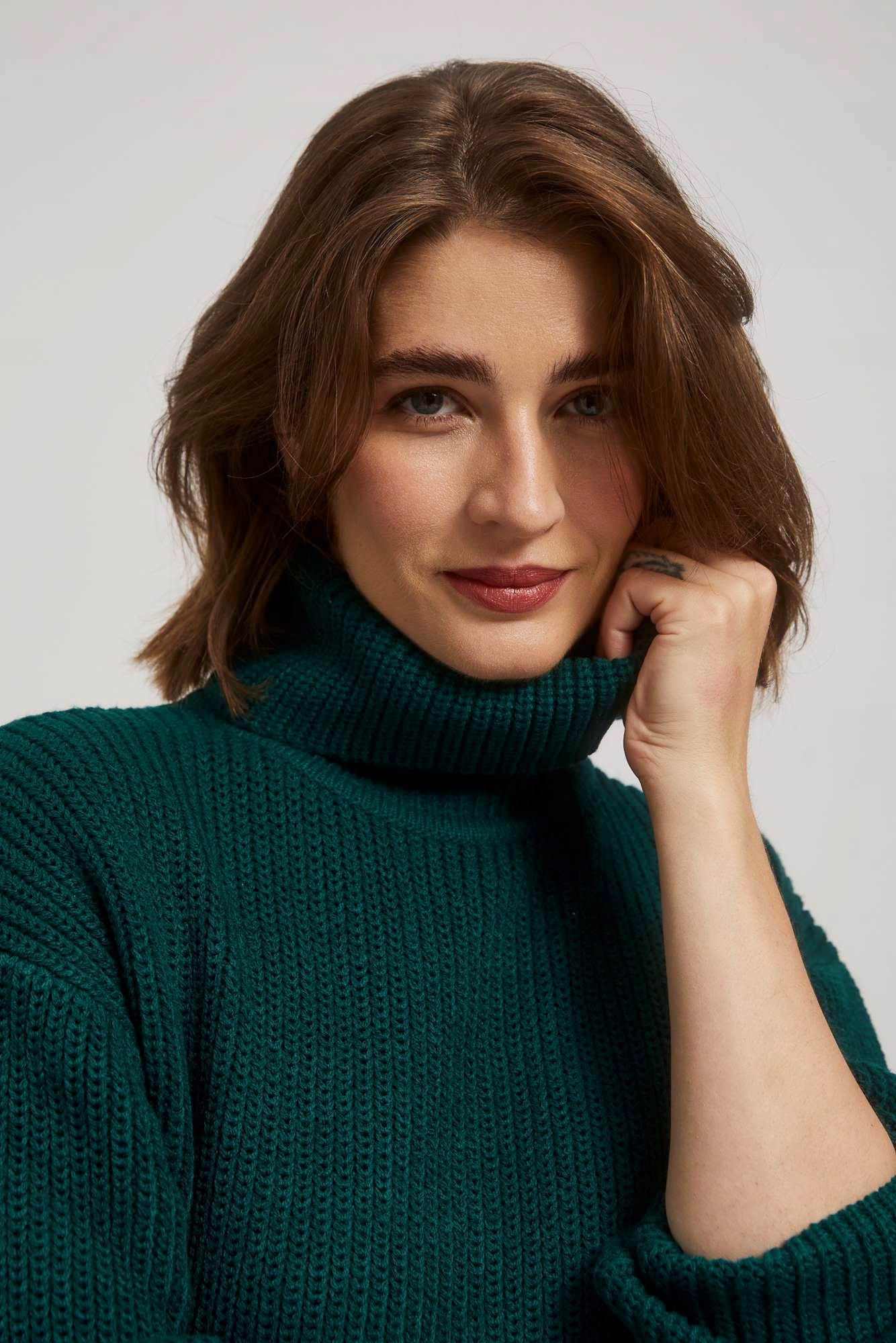 Swetrowa sukienka z golfem XS od MOODO Rozmiar XS