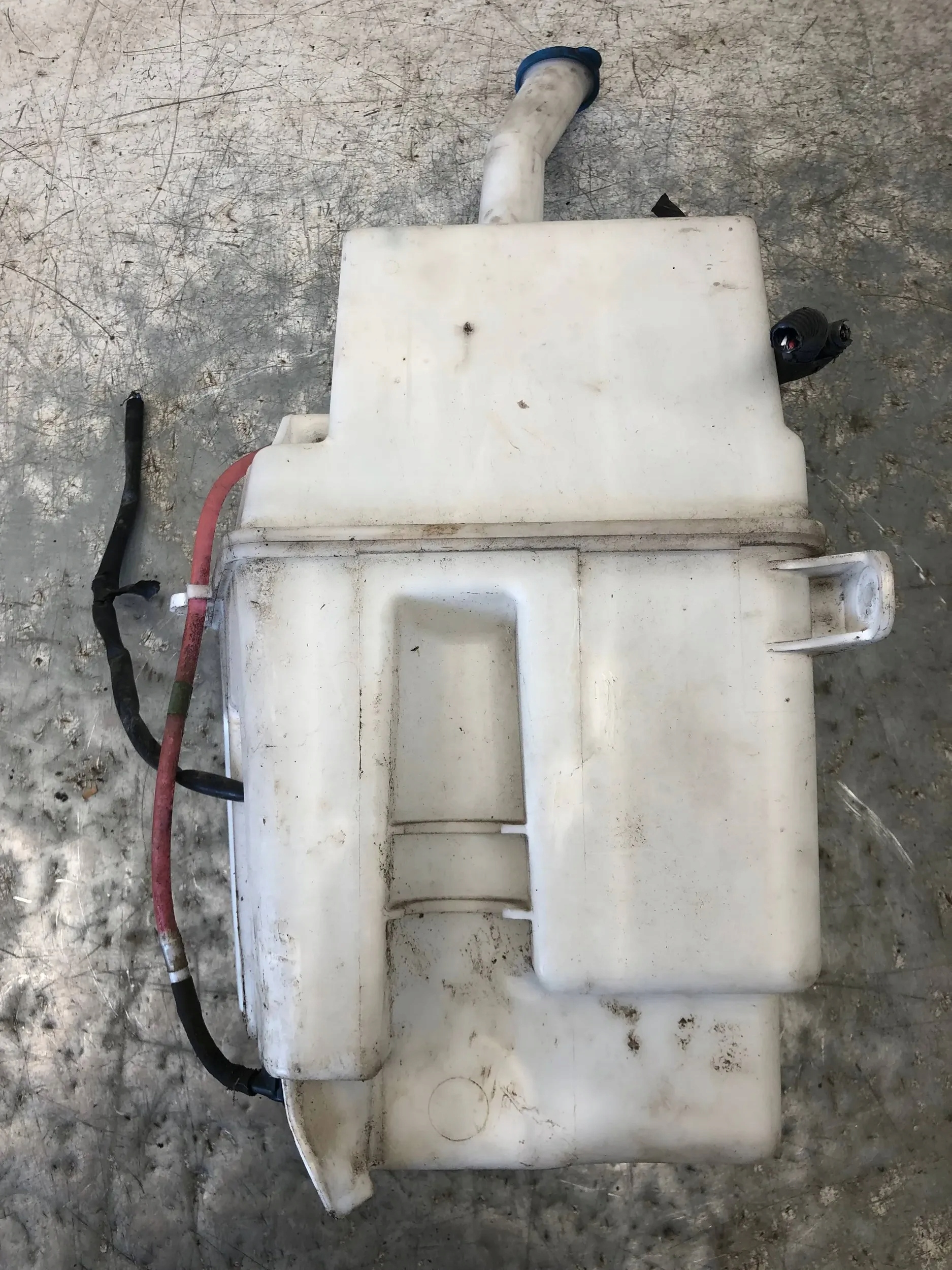 washer fluid tank TOYOTA COROLLA E12