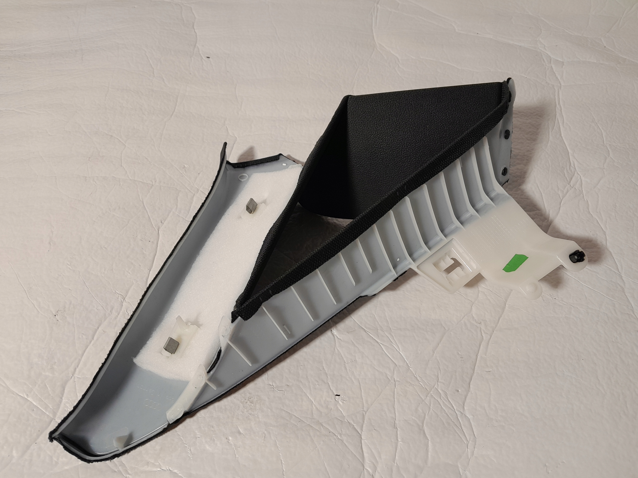 AUDI A4 B9 side cover SLUPKA rear part right 8W5867288C