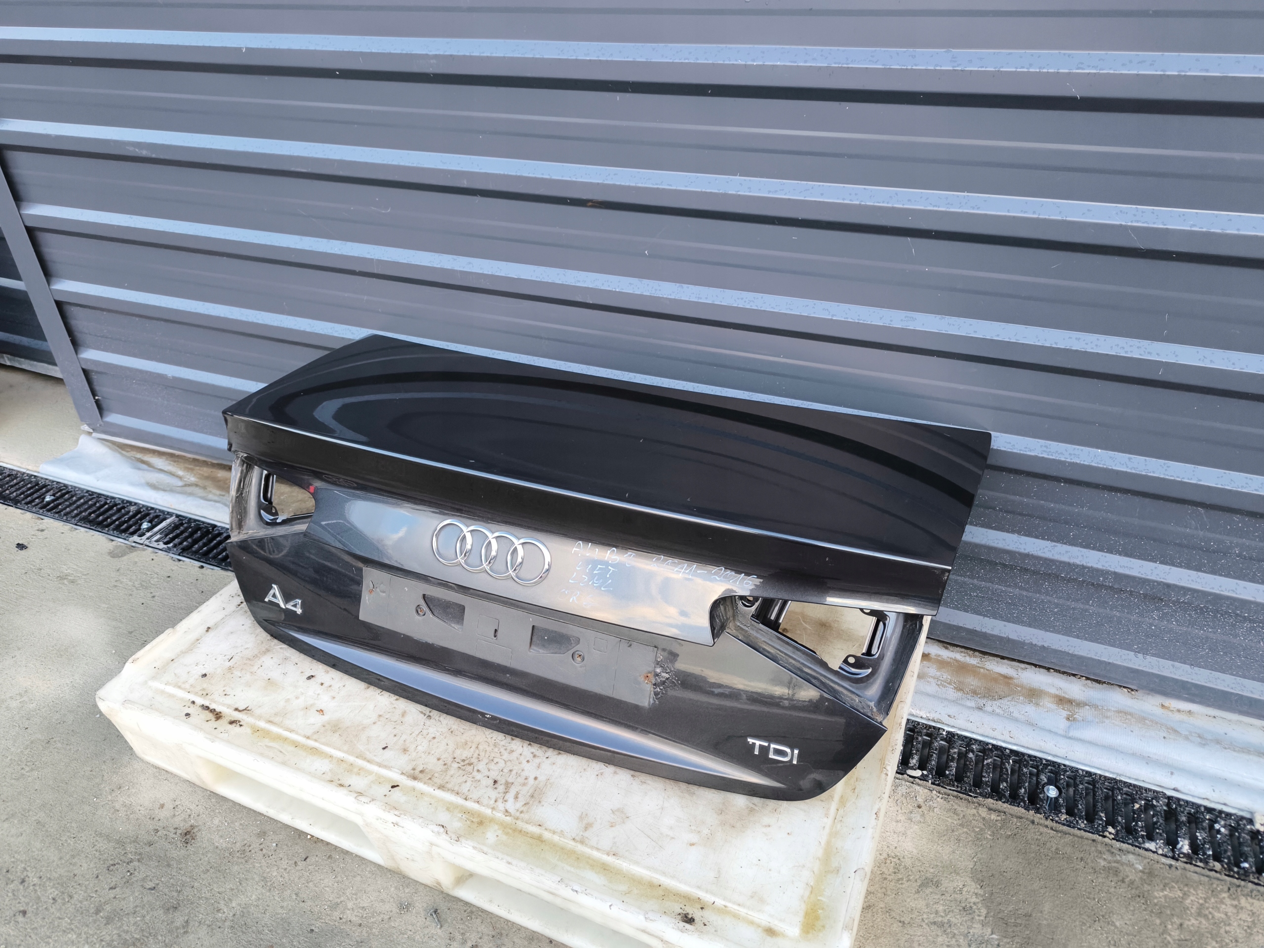boot doors rear part AUDI A4 B8 LIFT sedan LZ7L 2011-2016 original !!!