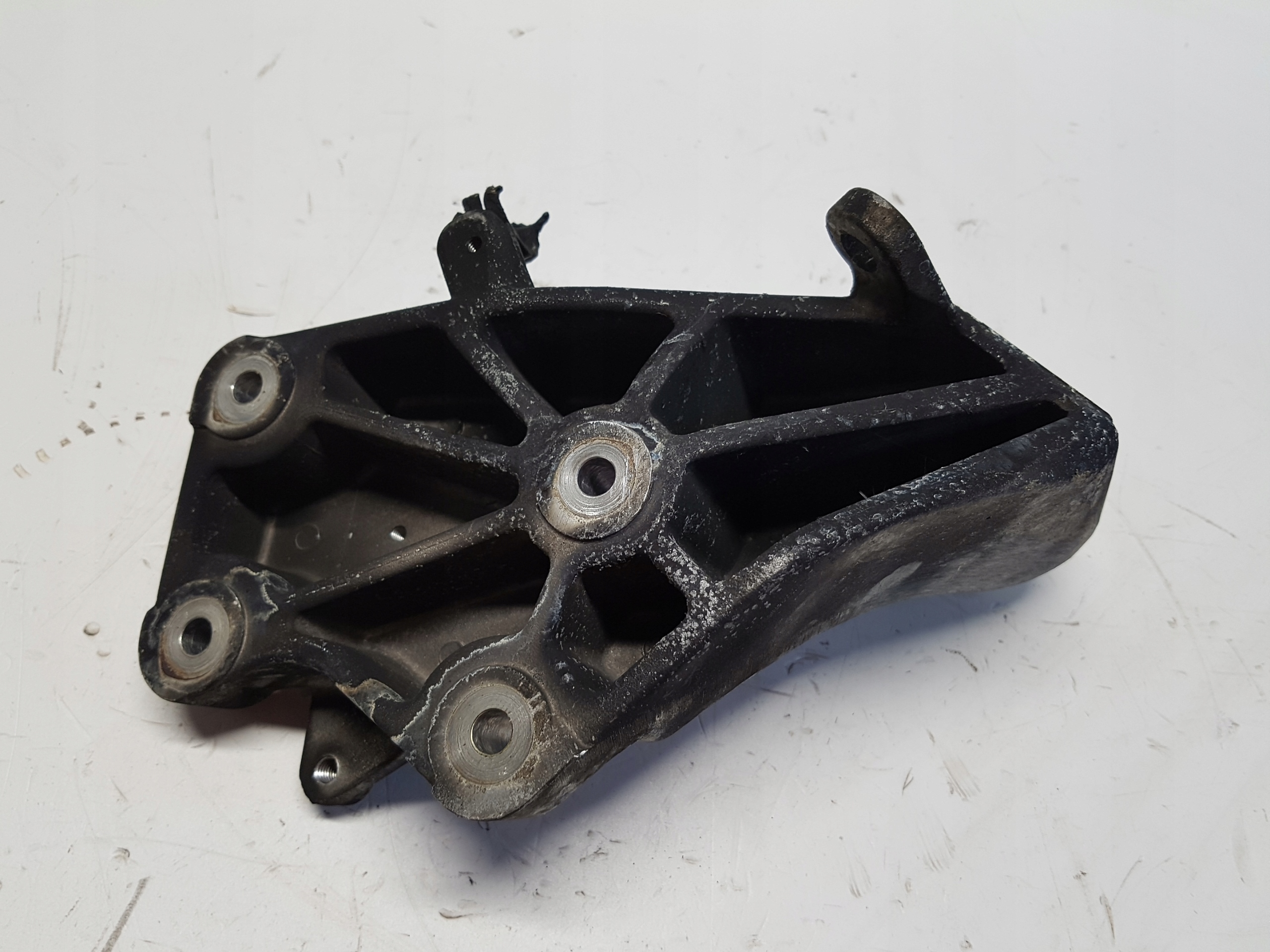 MASERATI GHIBLI 3.0 d holder engine mount right