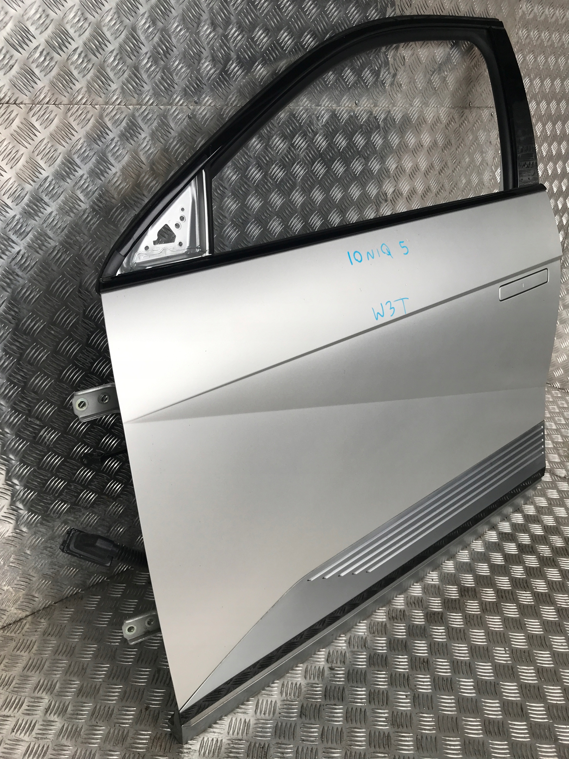 HYUNDAI IONIQ 5 DRZWI PRZEDNIE PRZÓD LEWE KPL W3T Producent części Hyundai OE