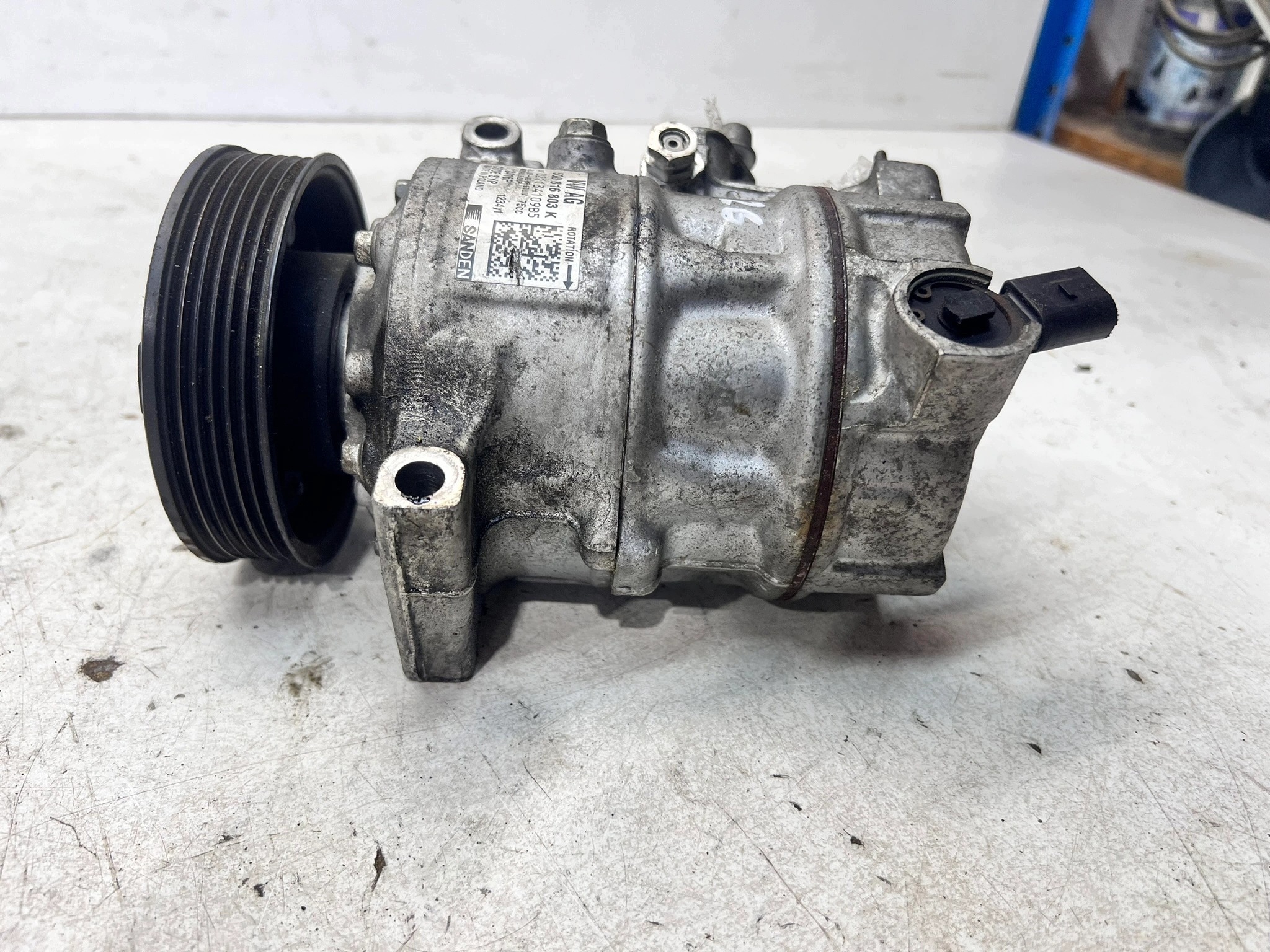 compressor compressor; of the air conditioning AUDI A3 8V 5Q0816803K 1/26