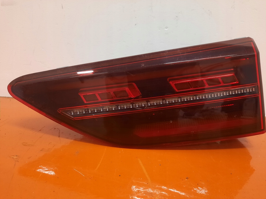 VOLKSWAGEN GOLF VIII 20- LAMPA TYŁ TYLNA PRAWA WEWNĘTRZNA 5H0945308