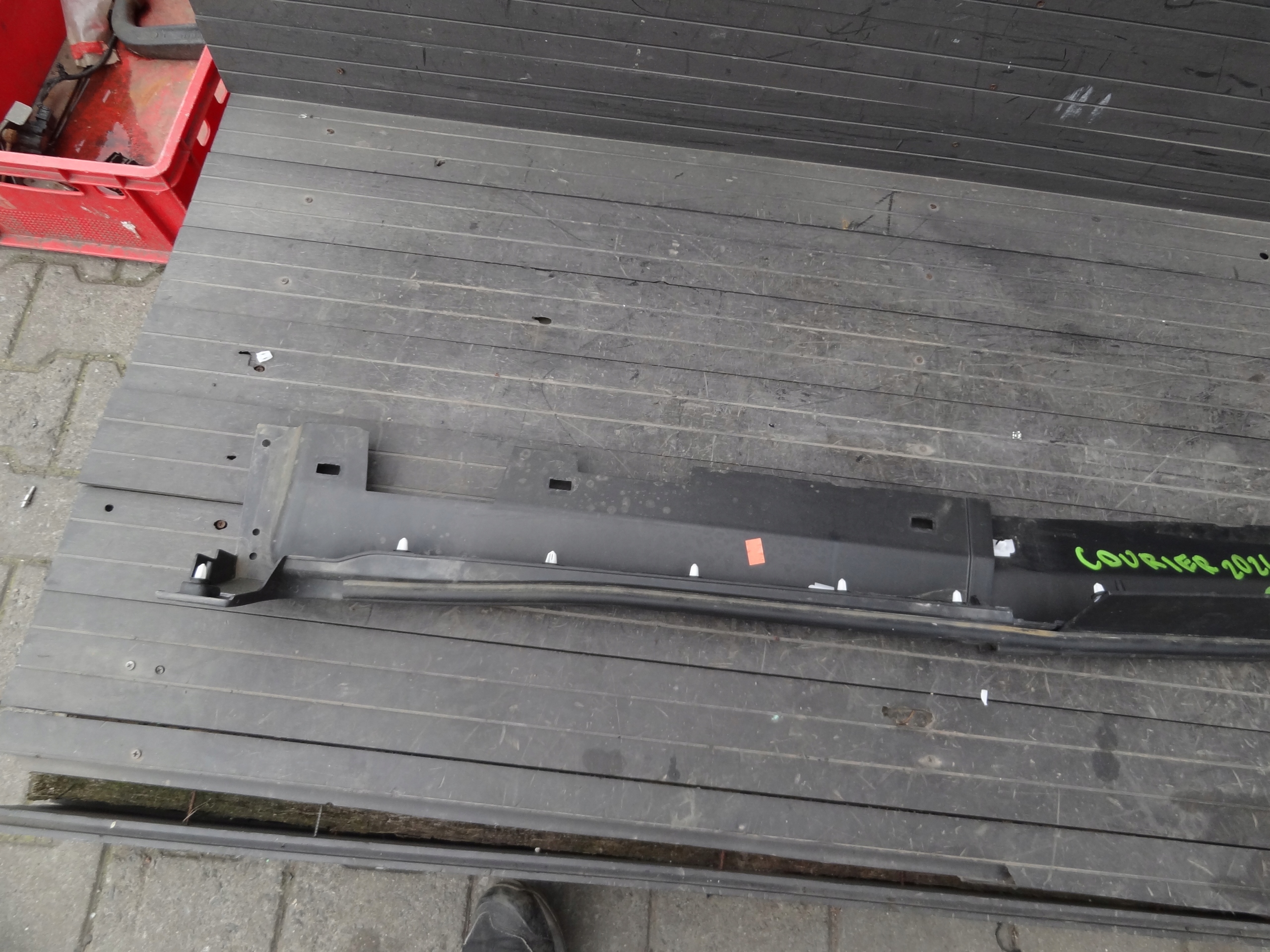 FORD TRANSIT COURIER III MK3 2024 LISTWA PROGOWA PROGU PRAWA ORYGINAL Producent części Ford OE