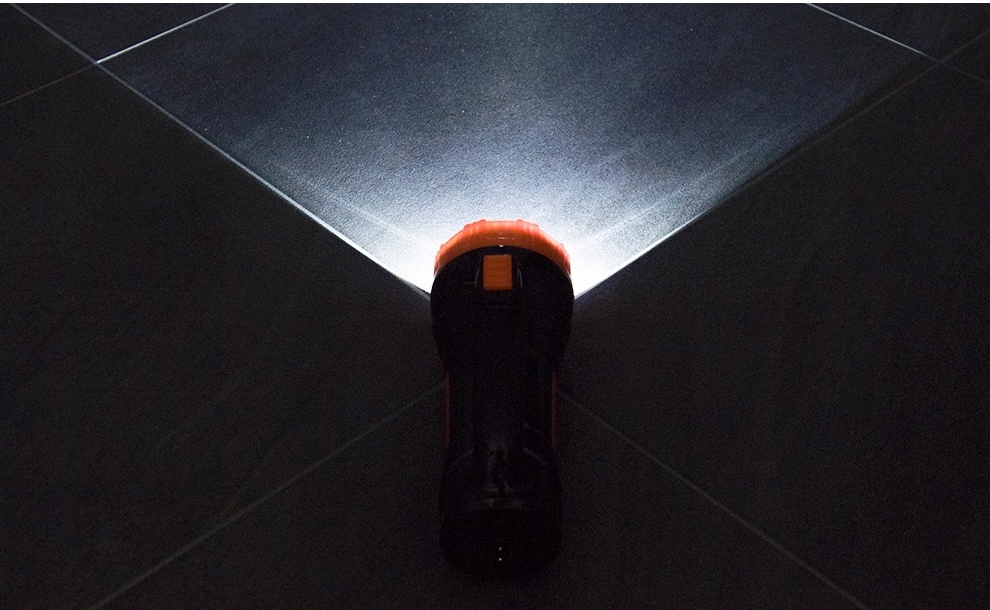 Latarka reflektor i szperacz Libox 680 lm Model LB0170