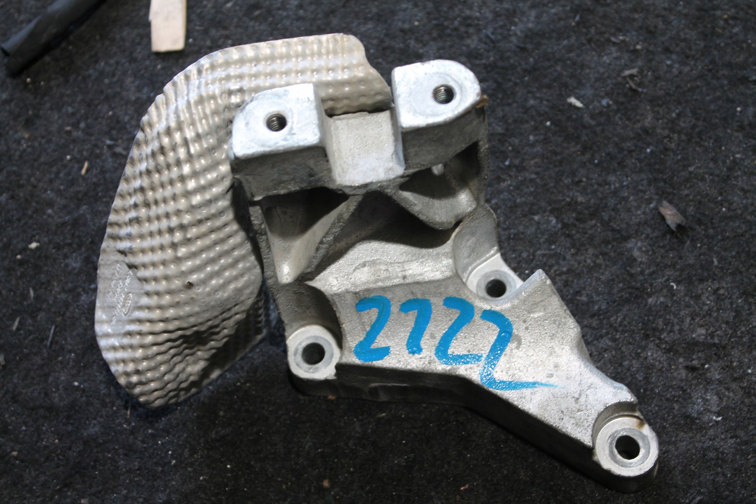 2122. holder engine mount JAGUAR L8D2-5K291-BB