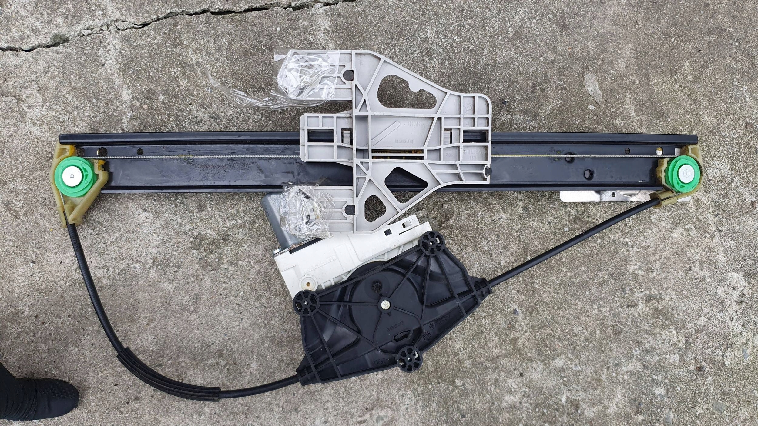 Audi A4 B8 8K0 window regulator left rear part
