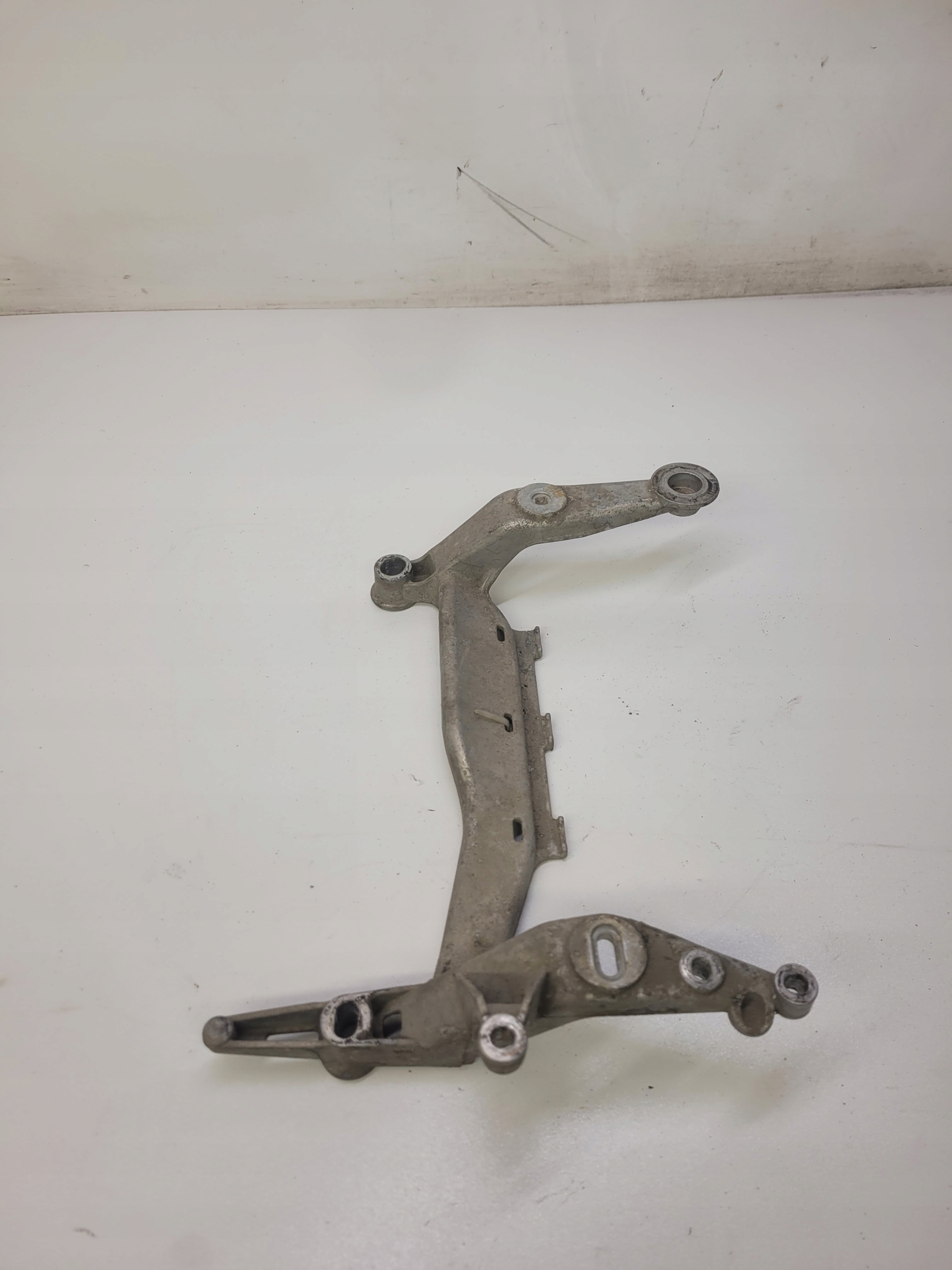 holder KOMPRESORA springing AUDI Q7 7L0616879