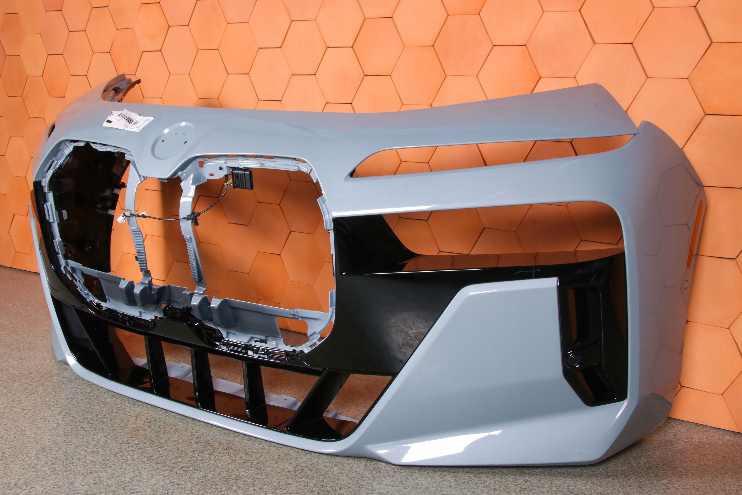 BMW 7 G70 i7 m-packet bumper front USA colour C4P