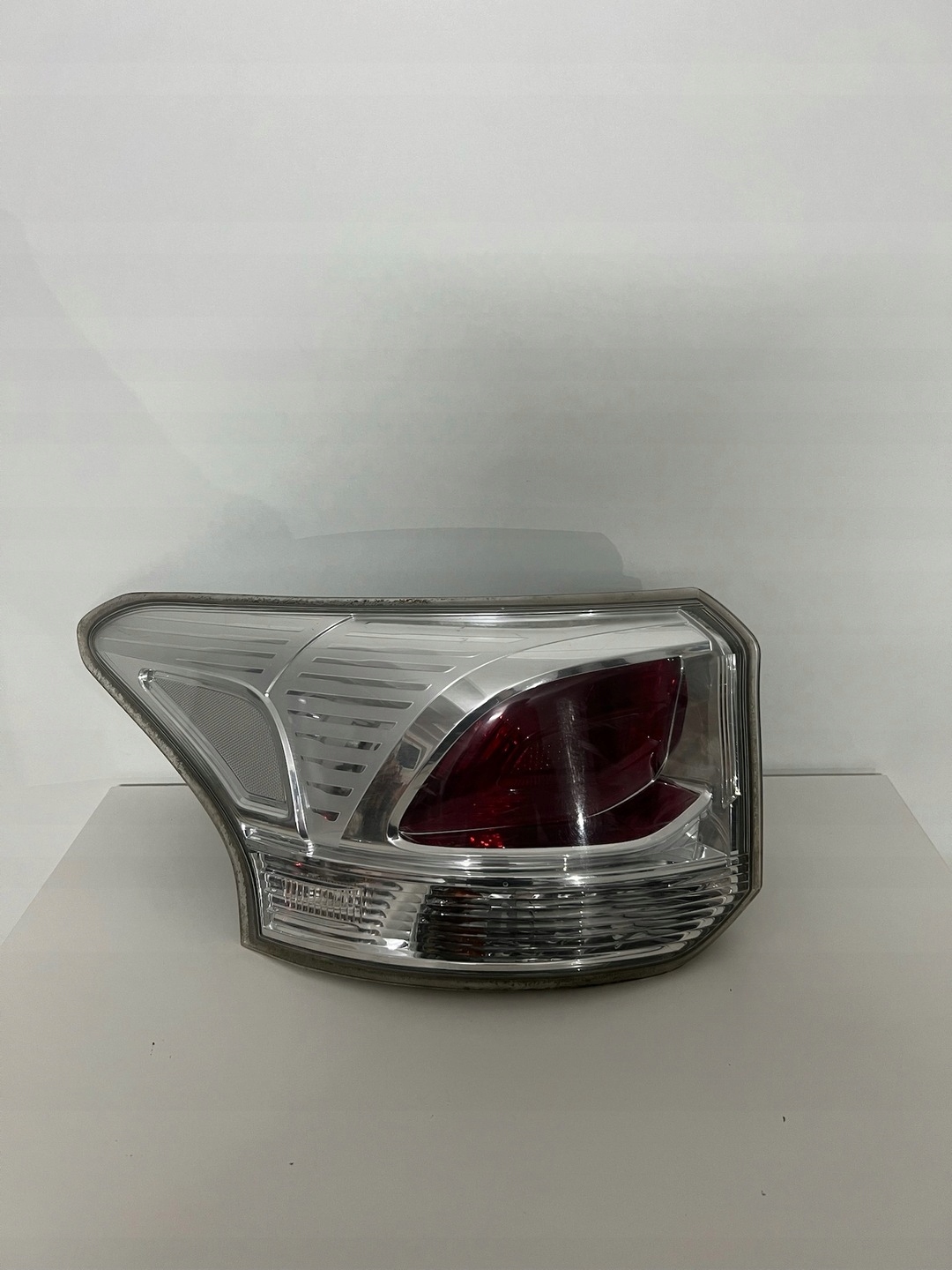 LAMPA LEWY TYŁ LEWA TYLNIA MITSHUBISHI OUTLANDER III 3 8330A787