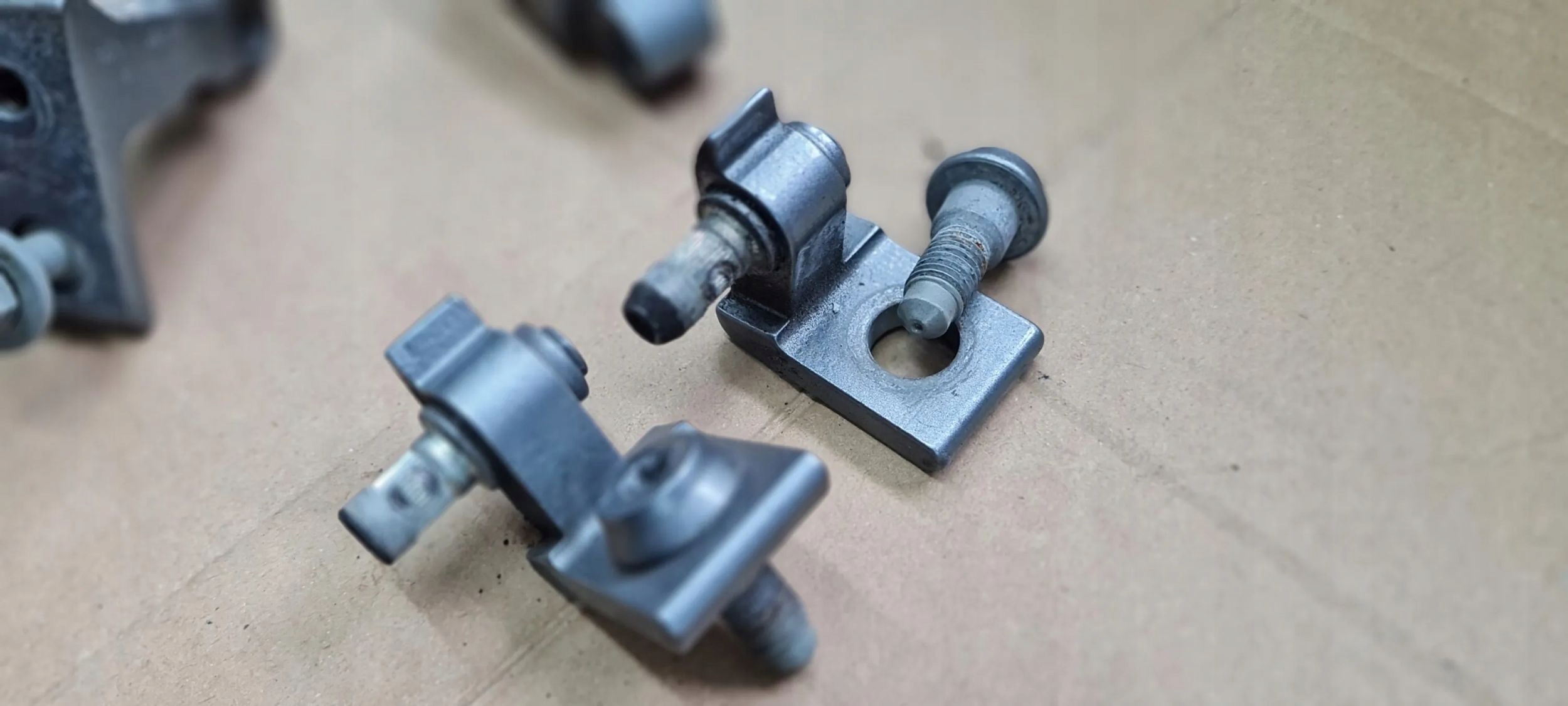 A7 4G hinge hinges door right right rear part rear. KOMPLET LY7G
