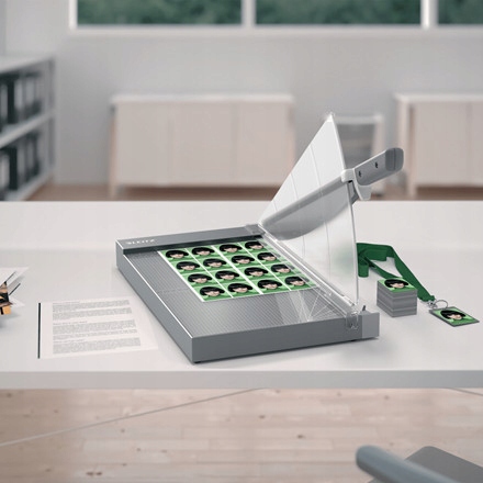 Gilotyna do papieru LEITZ Precision Office Pro 25 kartek A4+ Kod producenta 90230000