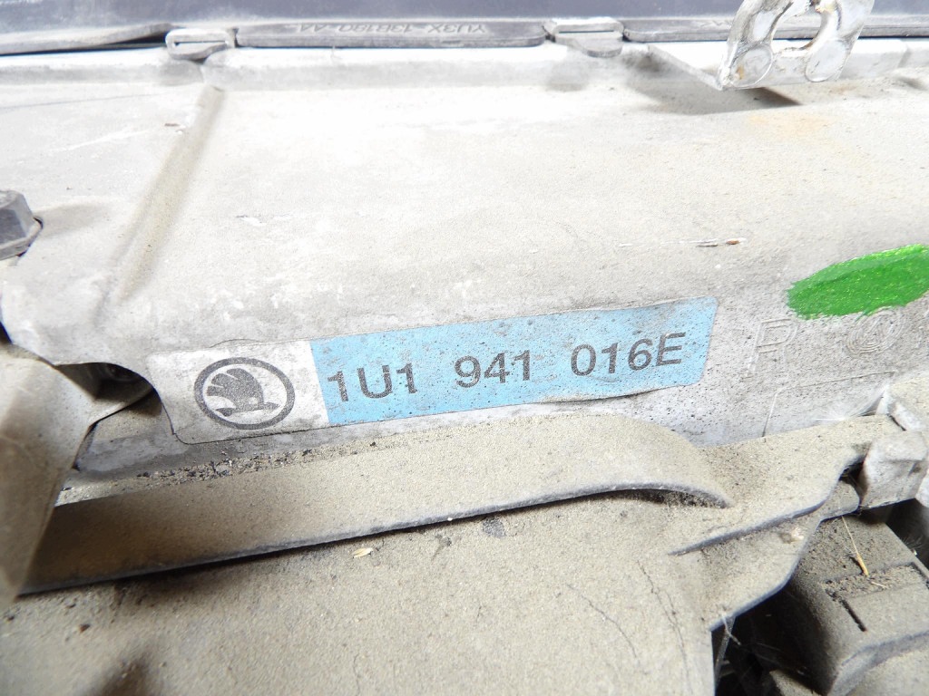SKODA OCTAVIA e LIFT REFLEKTOR Destra 1U1941016E