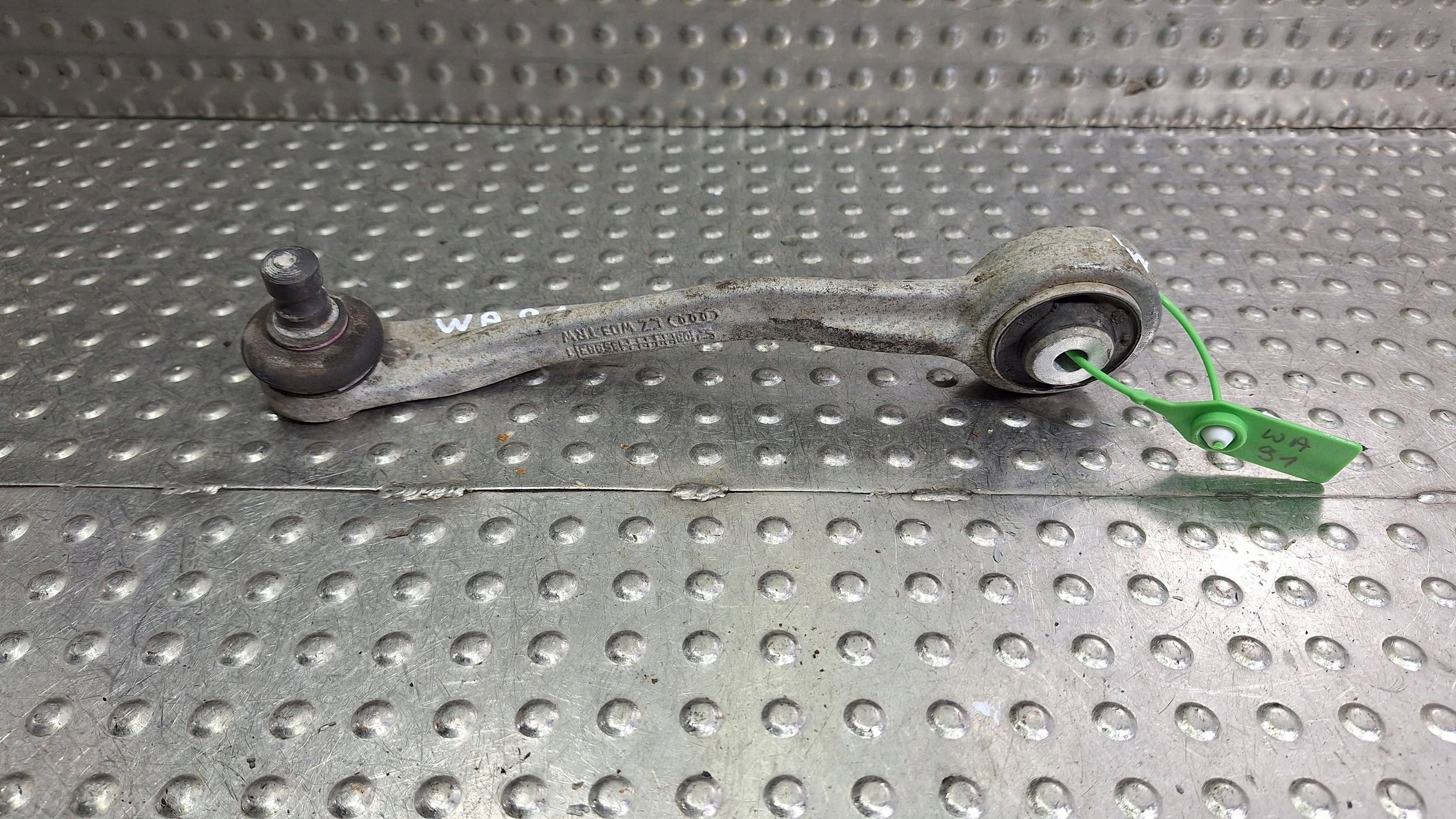 arm left front upper 8K0407509A AUDI A4 B8 A5 8T Q5 8R
