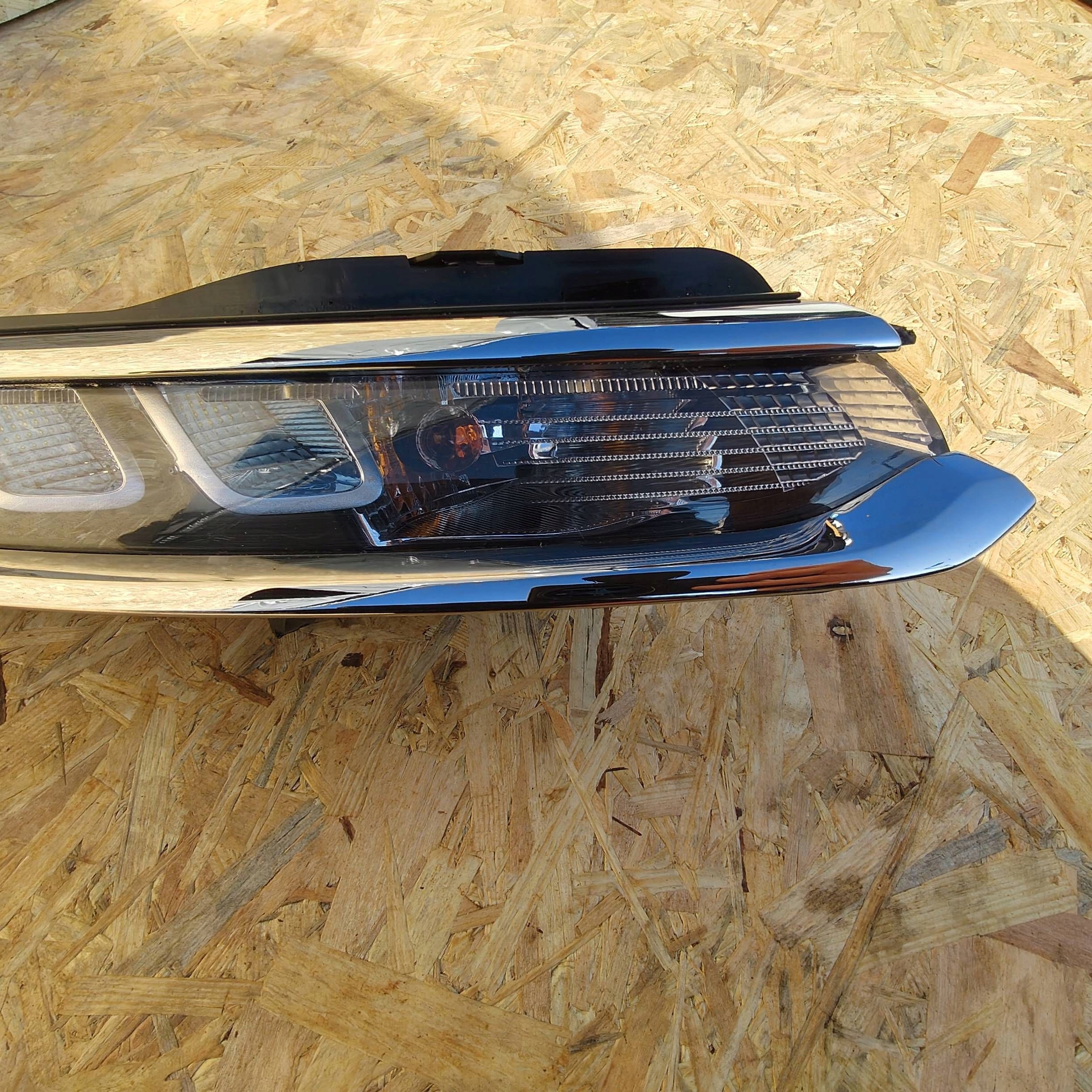 Citroen C3 2017 front side right light LED do running daytime