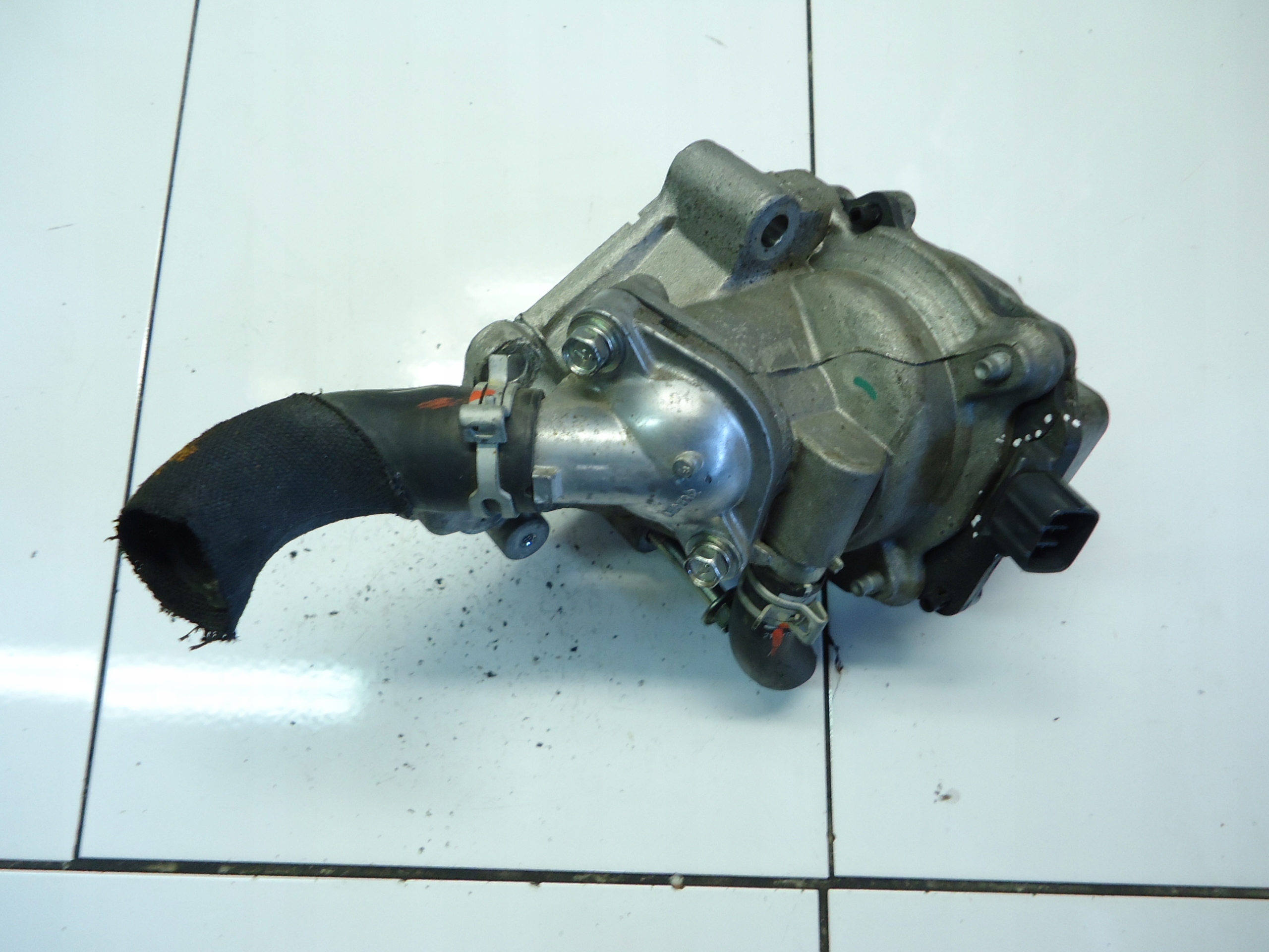 RENAULT ARKANA H4MC632 1.6 E-TECH water pump 110613903R