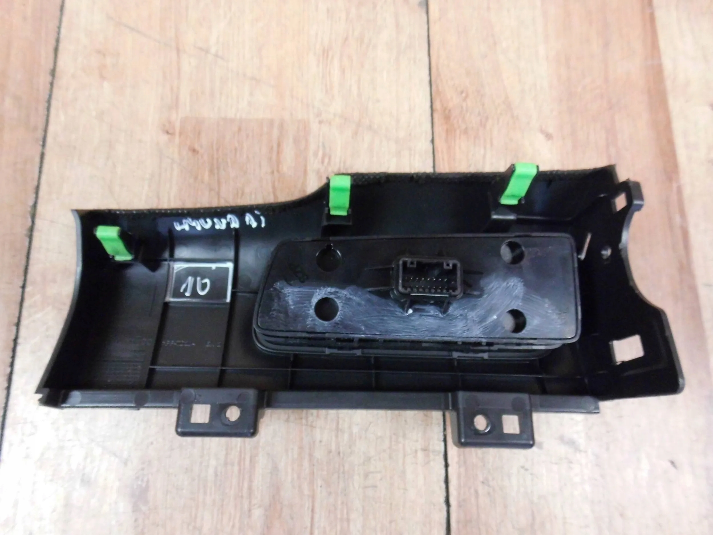 Hyundai Tucson III switch ESP blocking mostu