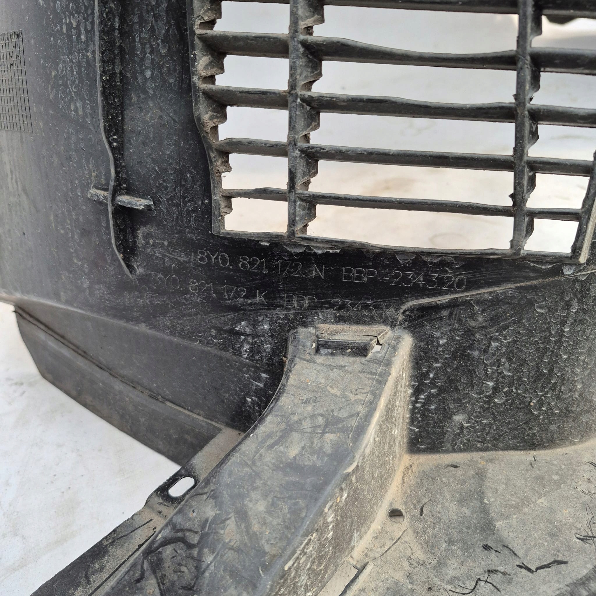 AUDI A3 8Y 20- mudguard right front front 8Y0821172N