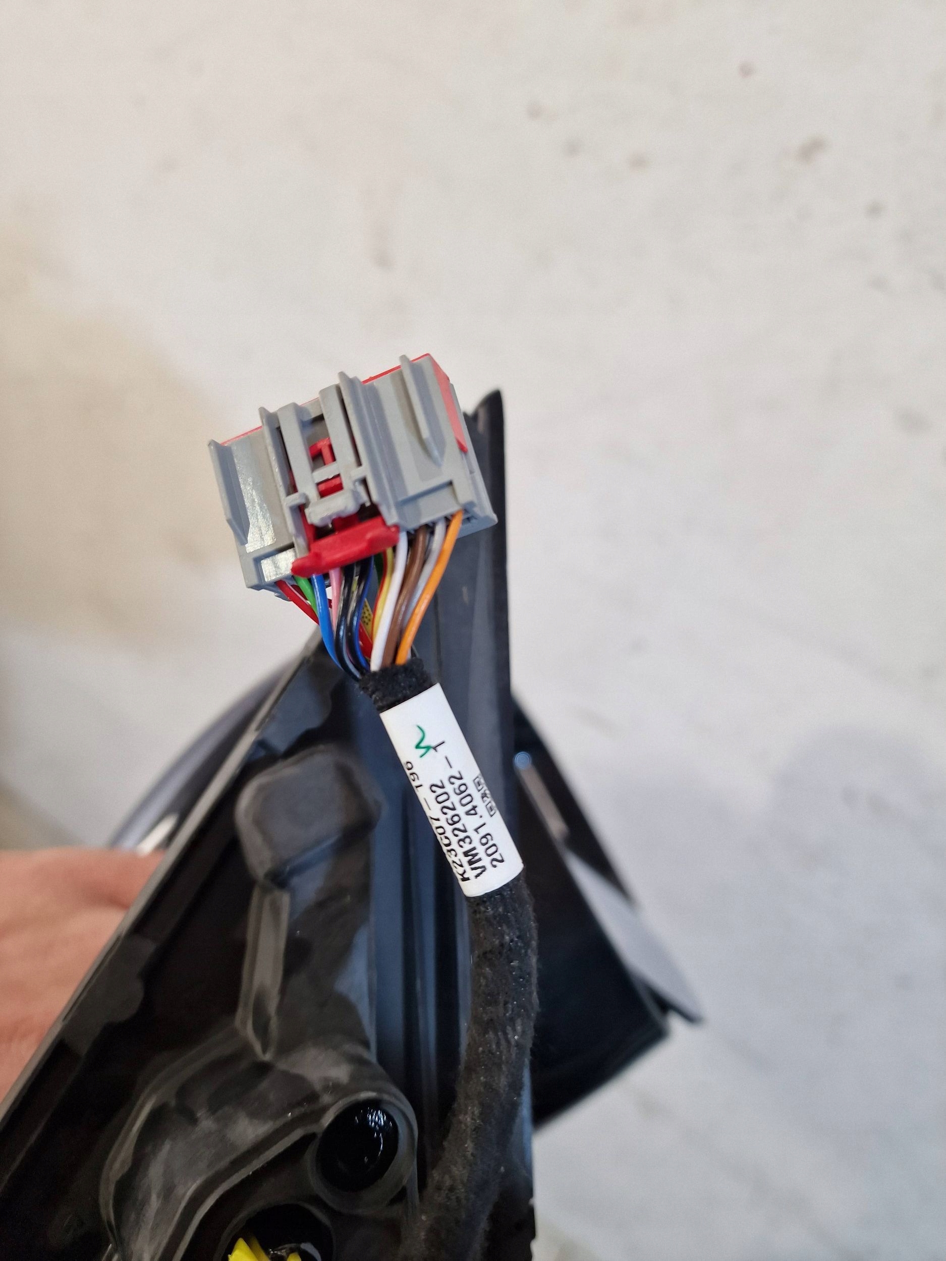 Range Rover Velar 17-> зеркало правое