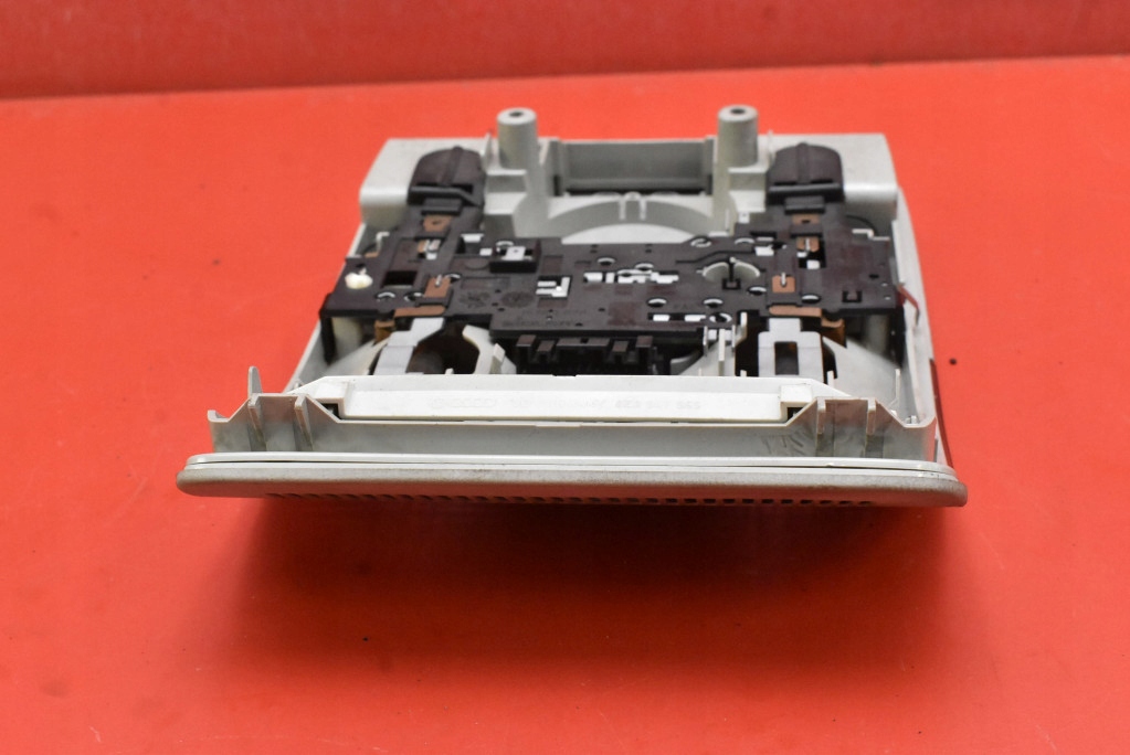light lighting of the interior front 8E0947565 AUDI A4 B7 04-08