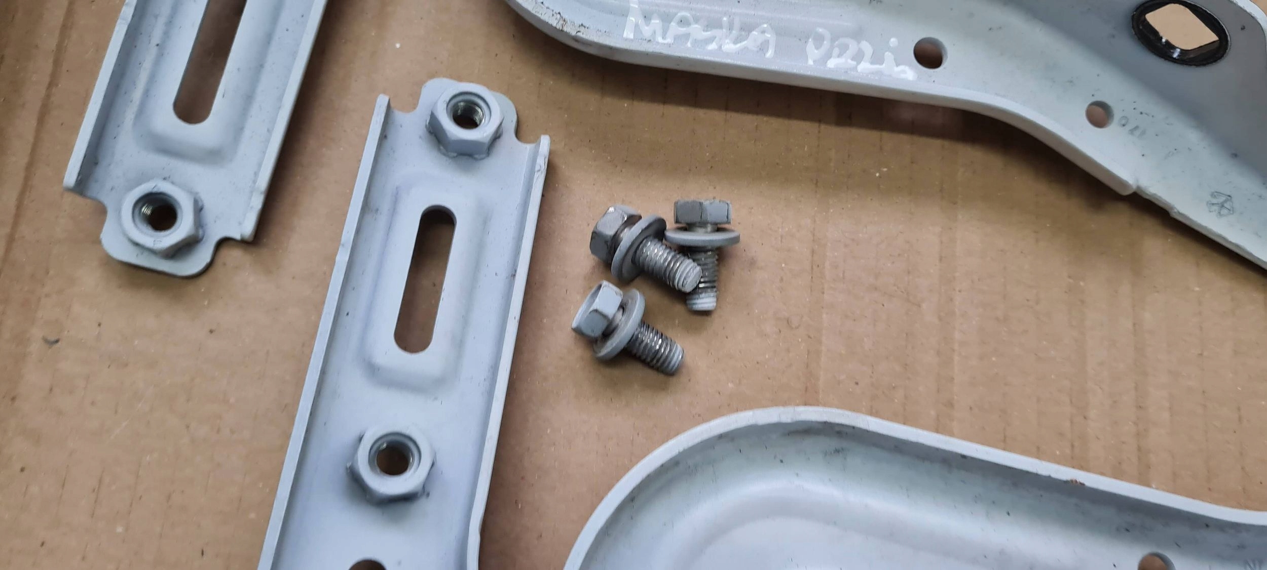 Chrysler Pacifica 2022 hinge bonnet hinges front left right 2X PW7