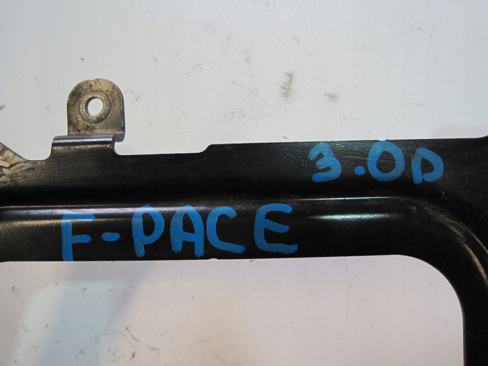 Support plaque Intercooler JAGUAR F PACE 3,0D GX63-6K767-AB