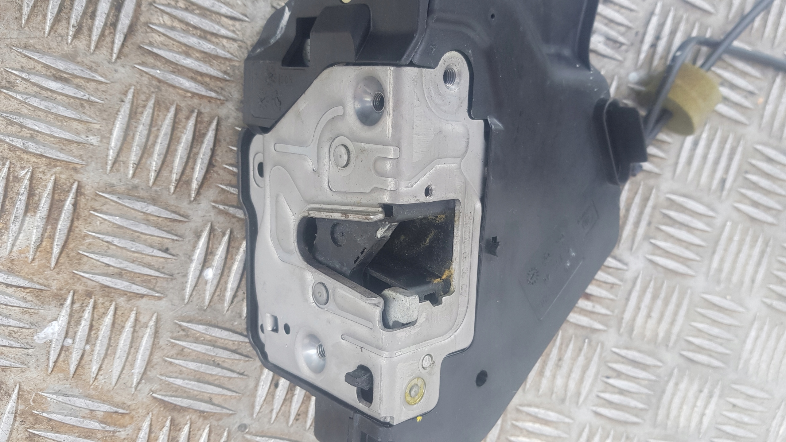 MERCEDES E-KLASA W211 lock right rear part EUROPA