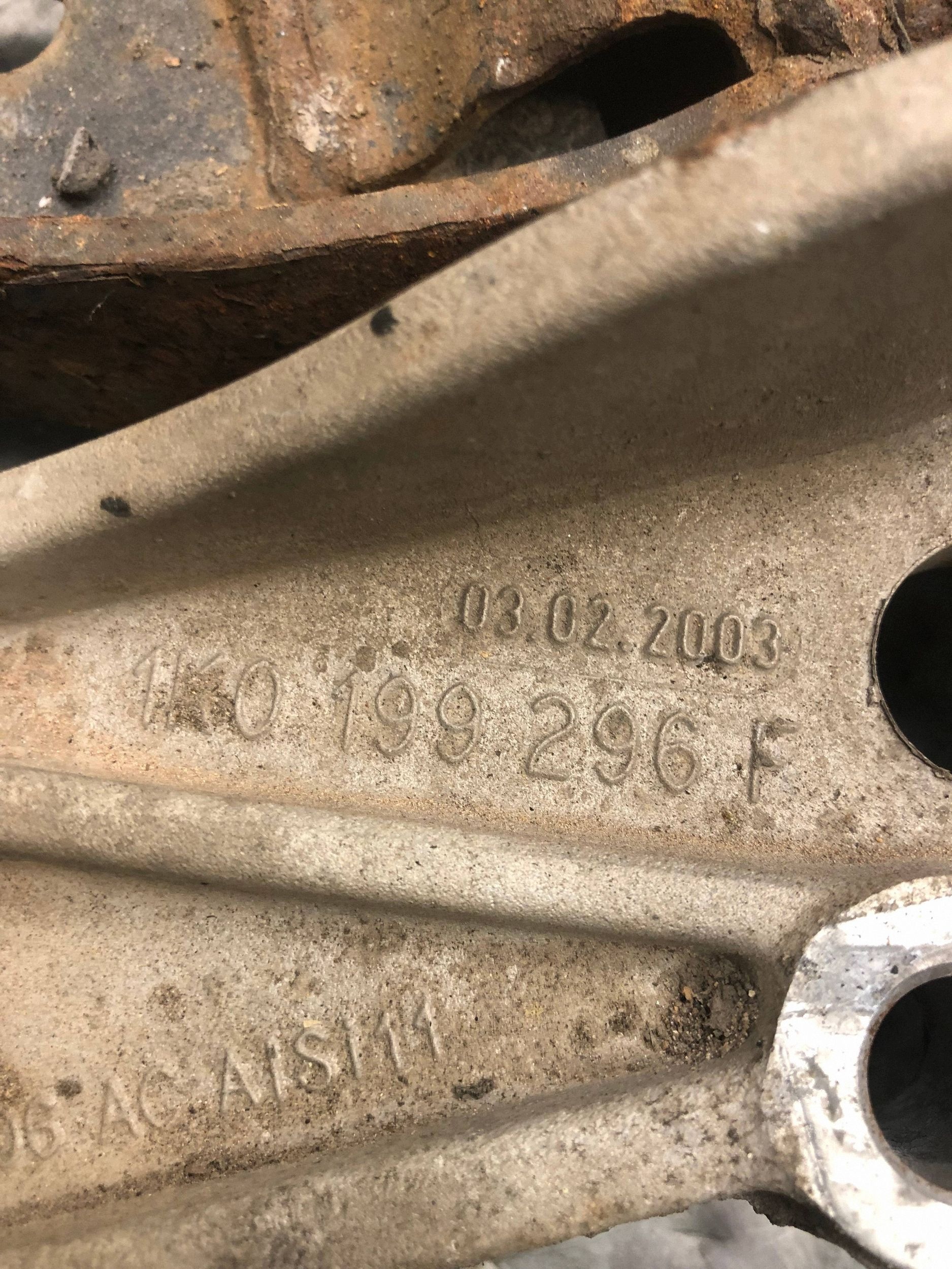 arm right front VW GOLF VI 1K0199296F
