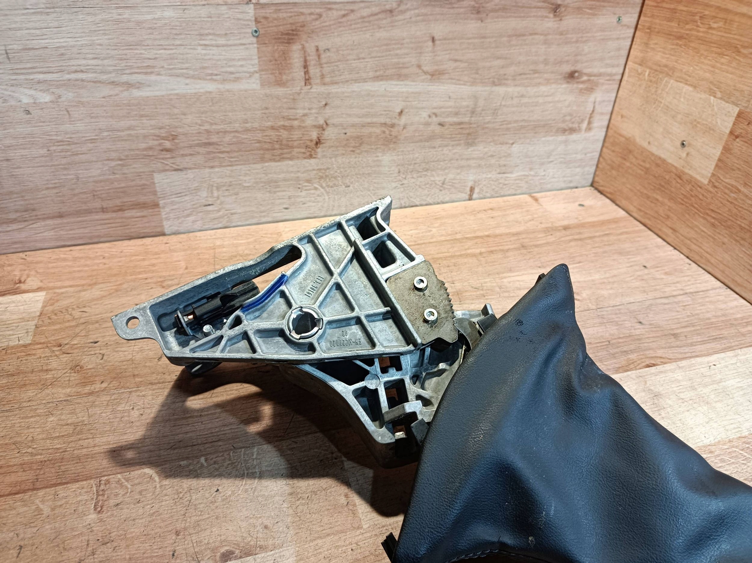 handle electric brake Volvo V40 31381647