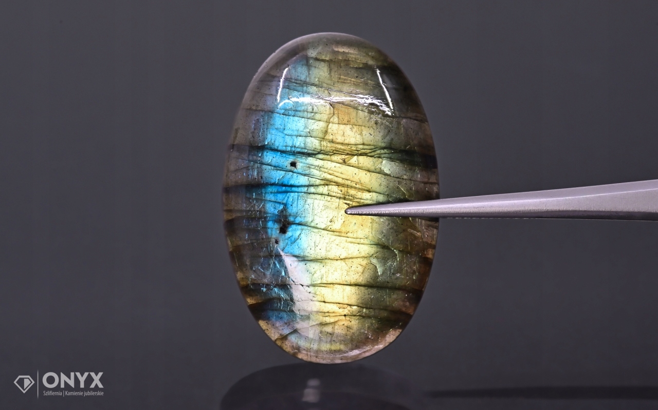 Labradorit kabošon ovál 33x21,5 mm