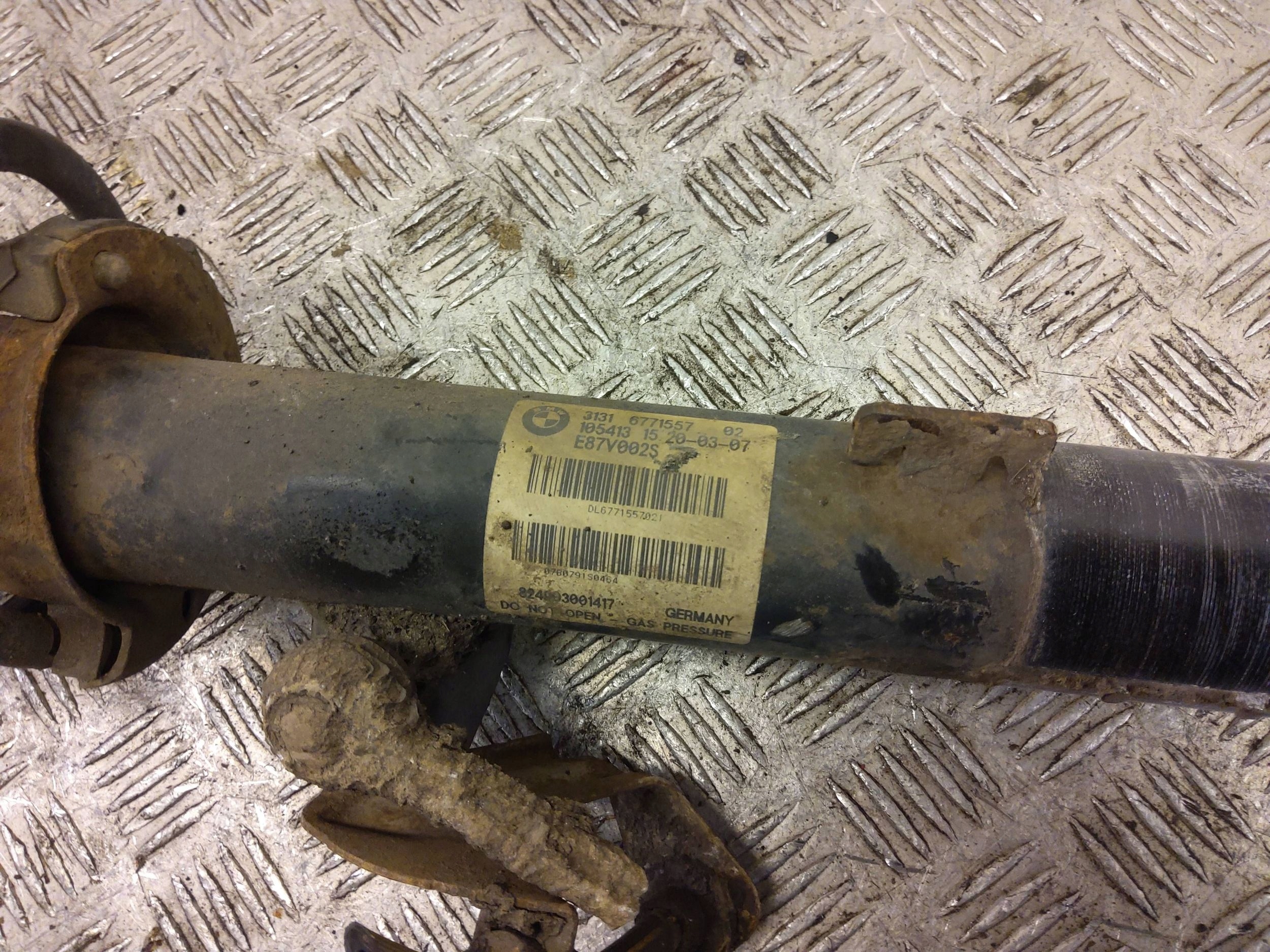 BMW 1 E81 E87 2008 перед Сторона левый амортизатор оси передний с