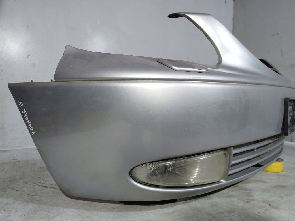 Chrysler Voyager IV 4 bumper front front