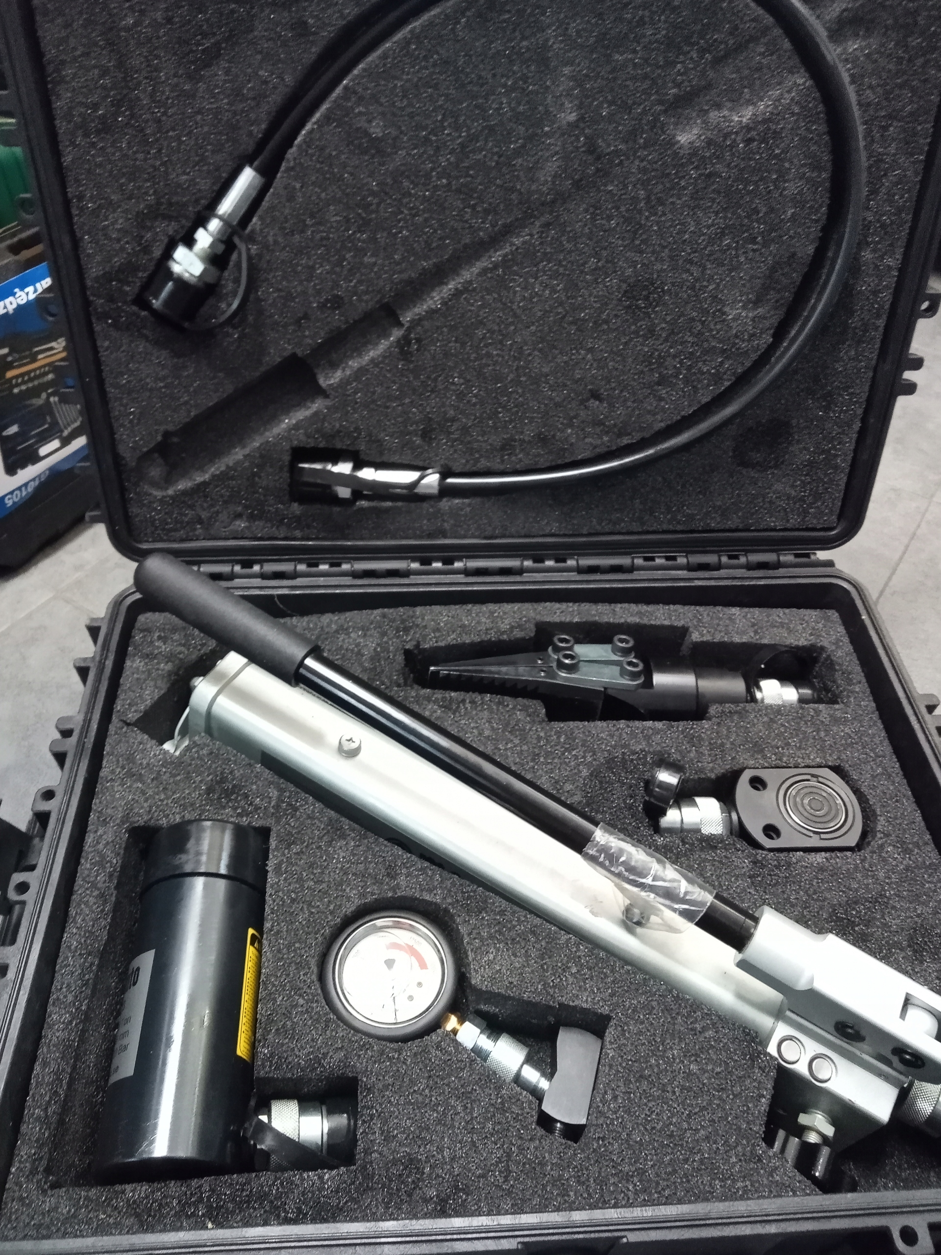 ROZPIERAK KLINOWY ZESTAW RATUNKOWY HYDRAULICZNY