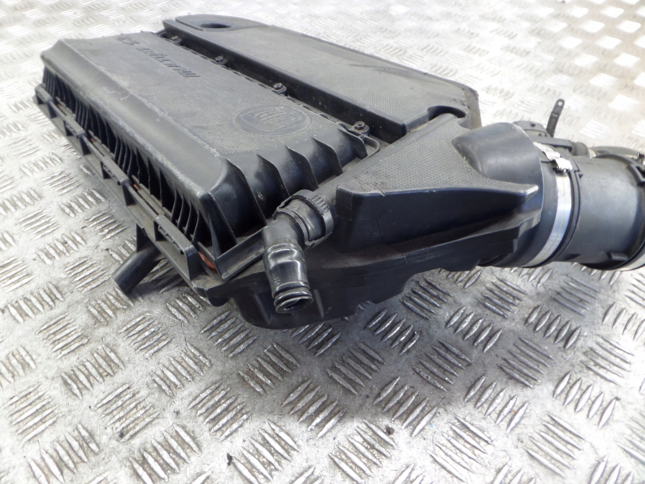 Fiat OE 51886332 Gehäuse filter luft