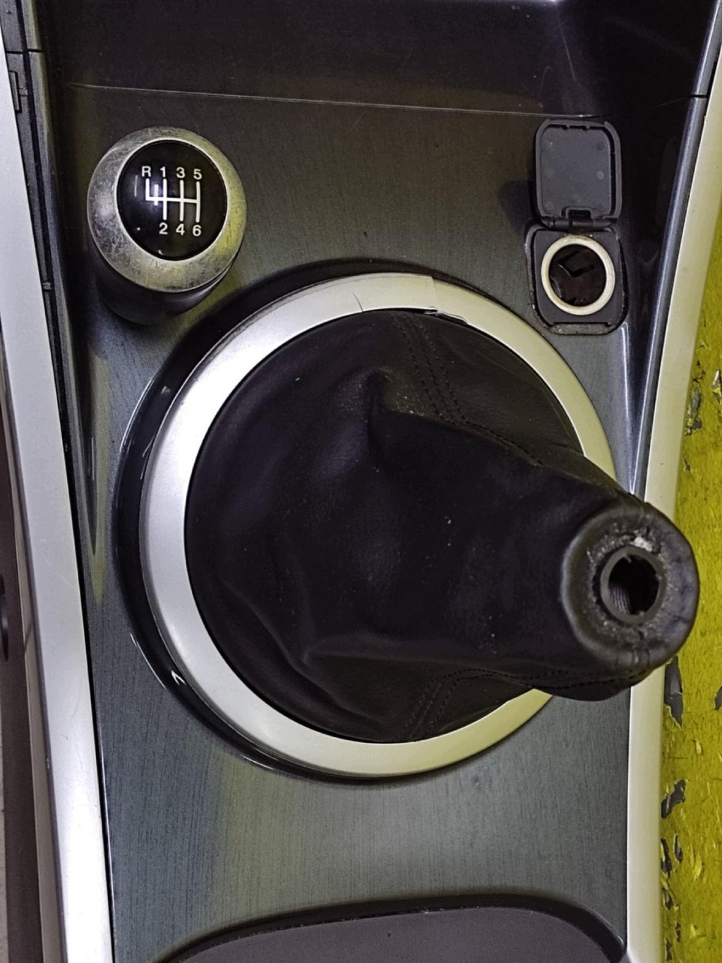 MAZDA CX-7 armrest TUNEL central