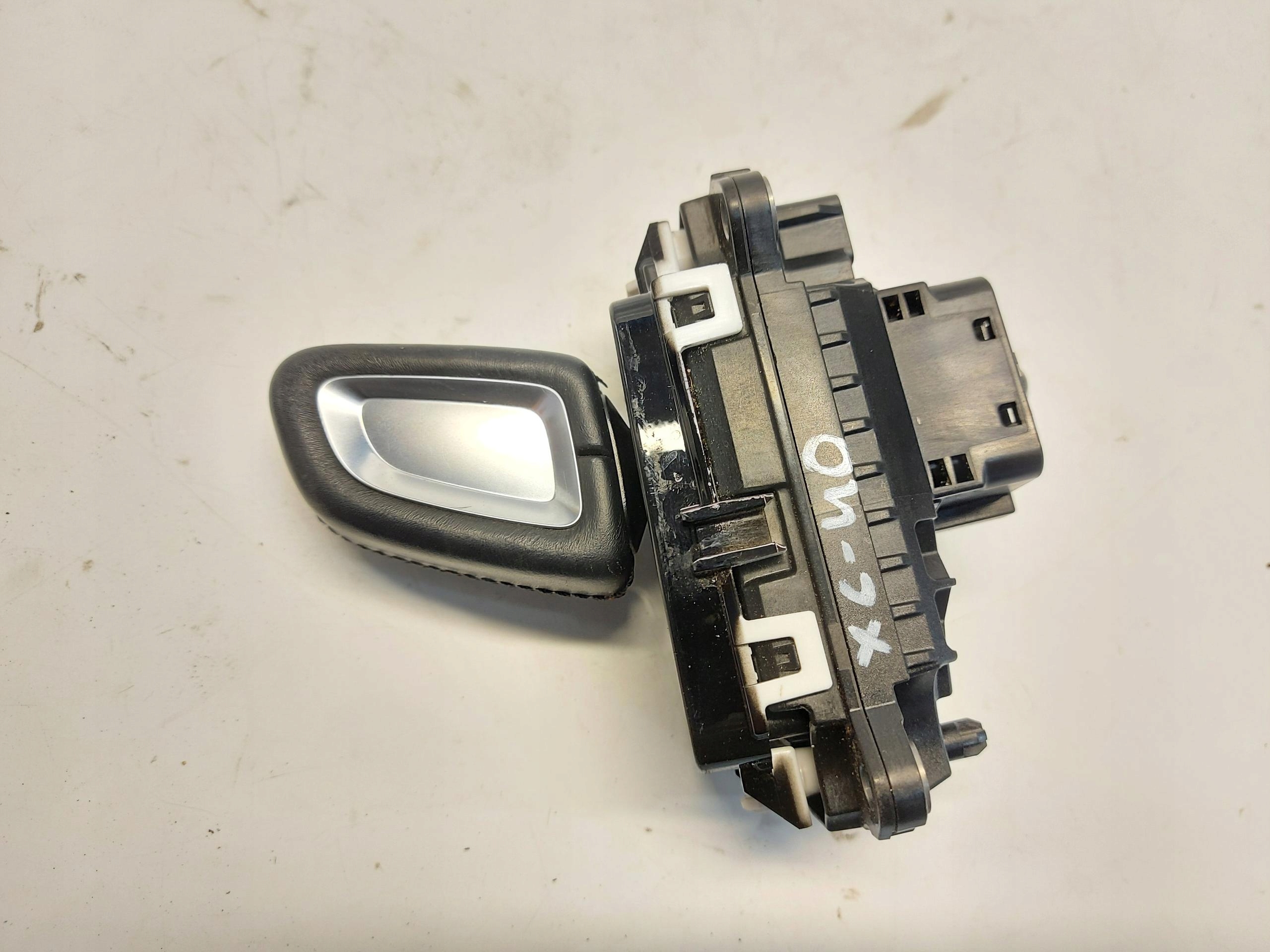 VOLVO XC40 D3 switch gear lever 31437994