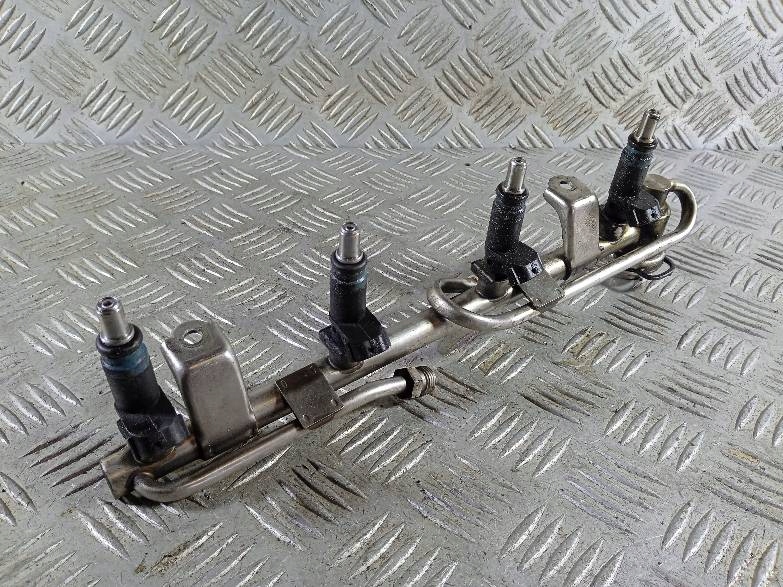 топливная рейка для Audi A4 B6 06B133551K