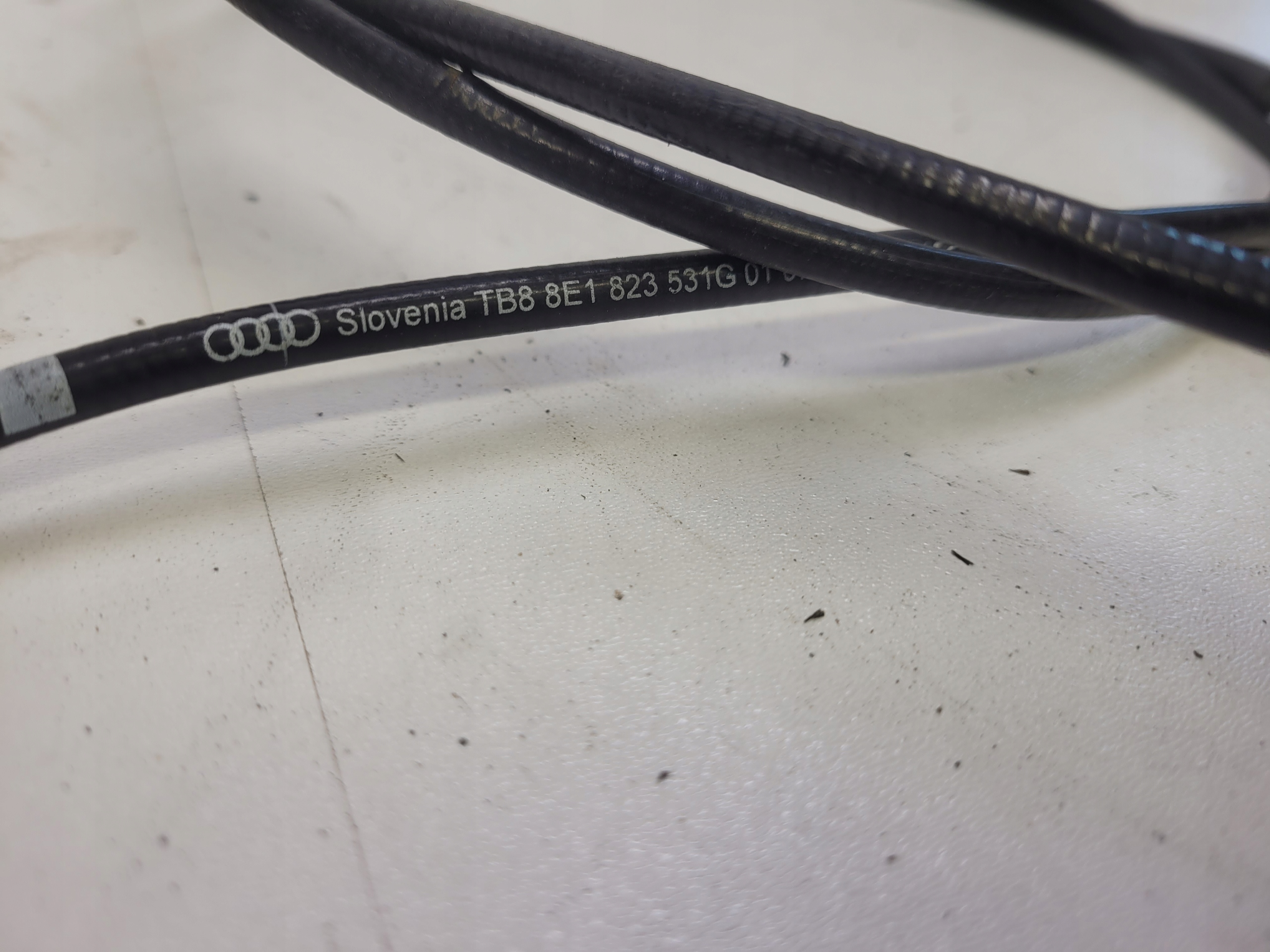 Câble pour l’ouverture du capot AUDI A4 B6 B7 8E1823531G
