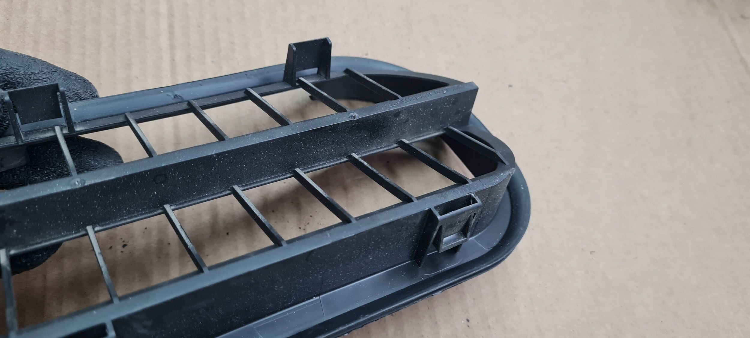 A4 B9 8W grid WENTYLACYJNA boot rear part 6R0819465A A5 8W