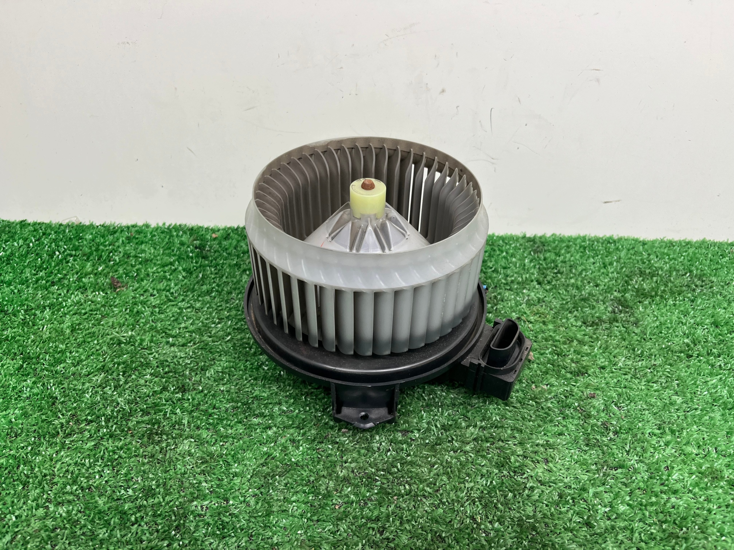ventilátor klími TOYOTA YARIS 2 AV272700-0311