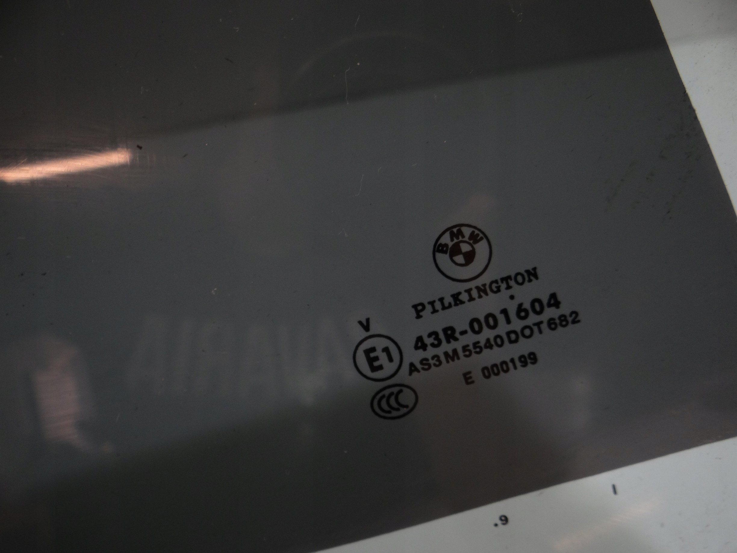window side door right rear part BMW E90 (16932674)