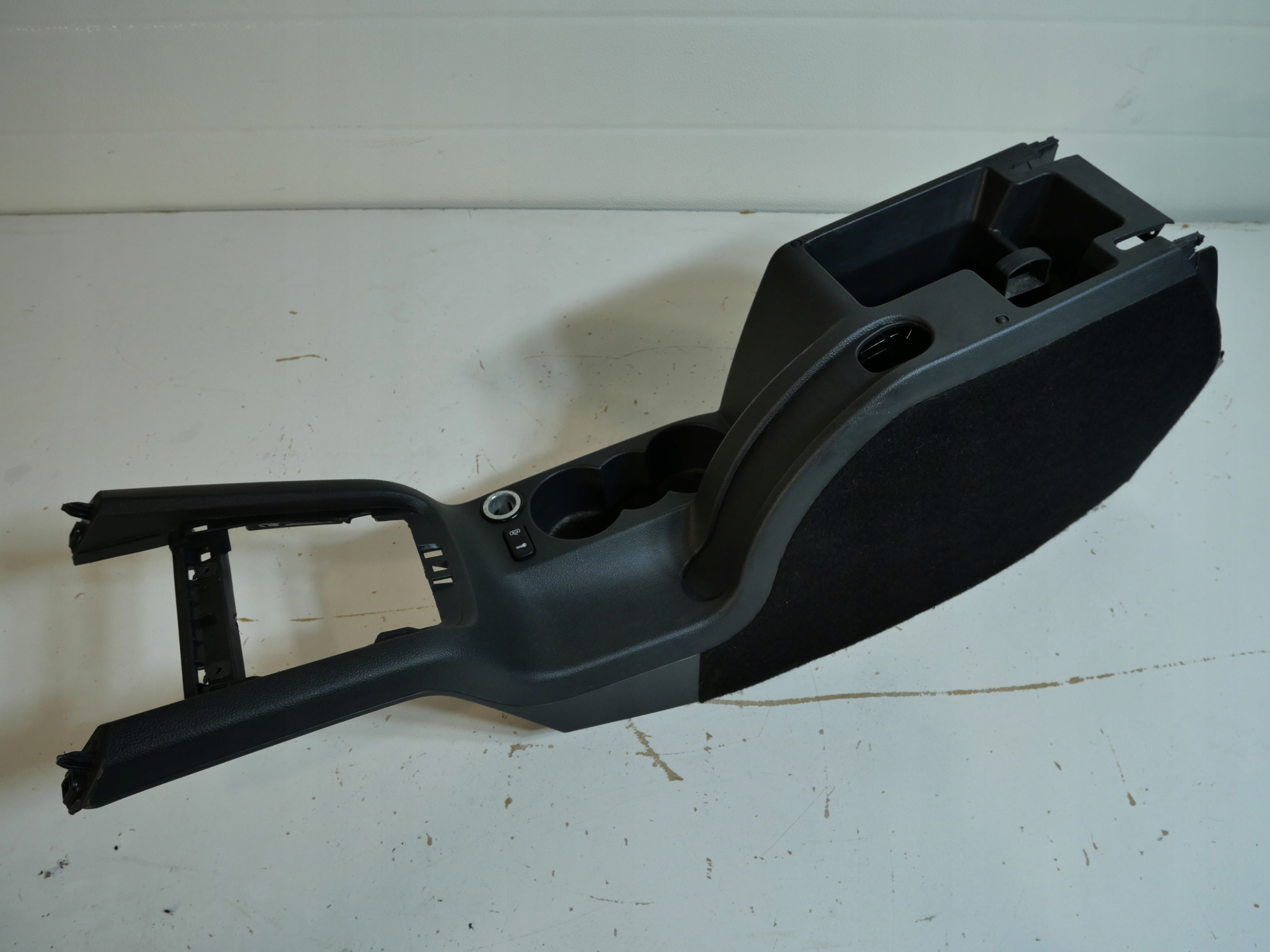 OCTAVIA II TUNEL central armrest 1Z1863241