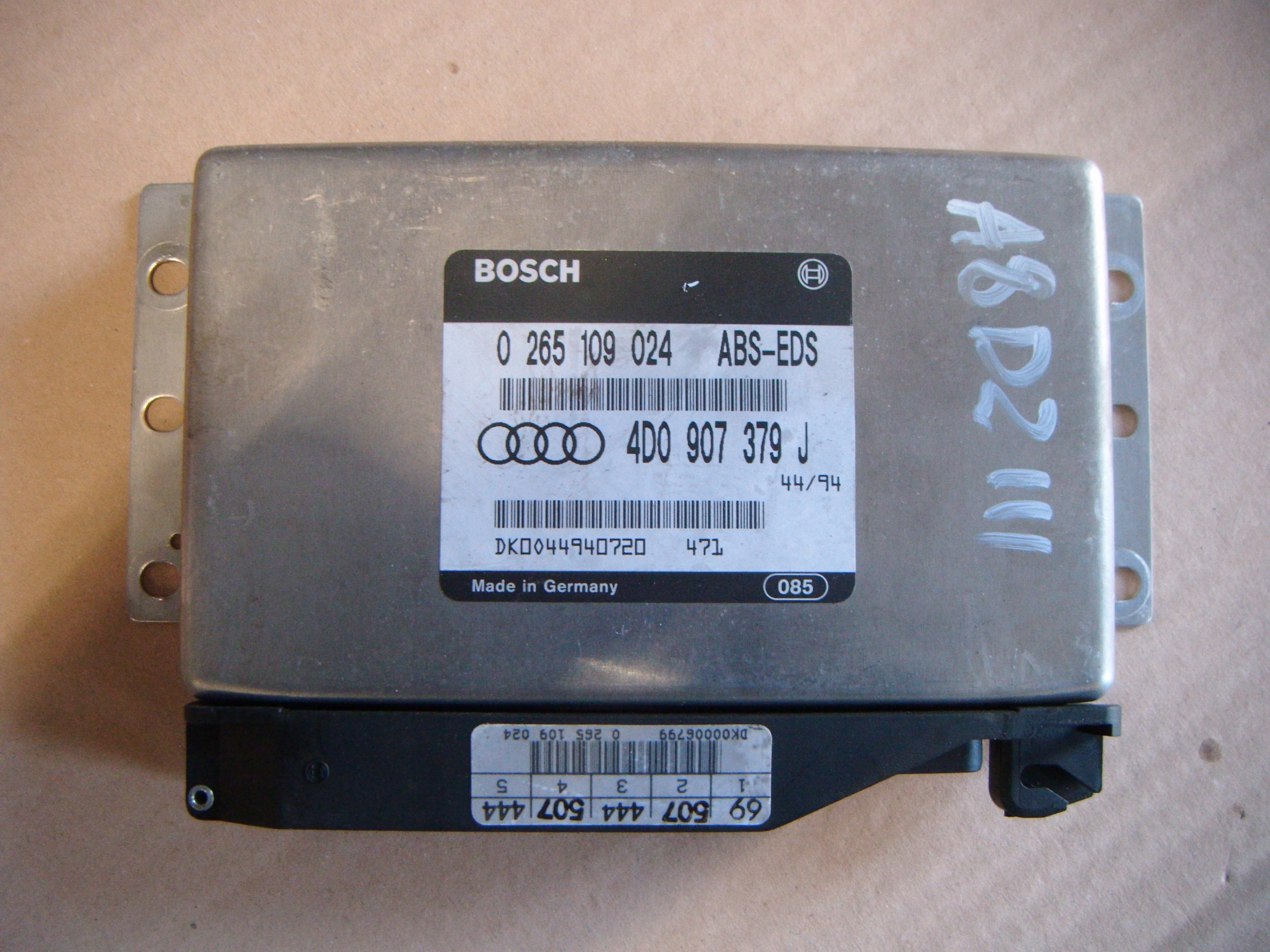 4D0907379J - AUDI A8 D2 4.2 драйвер ABS EDS