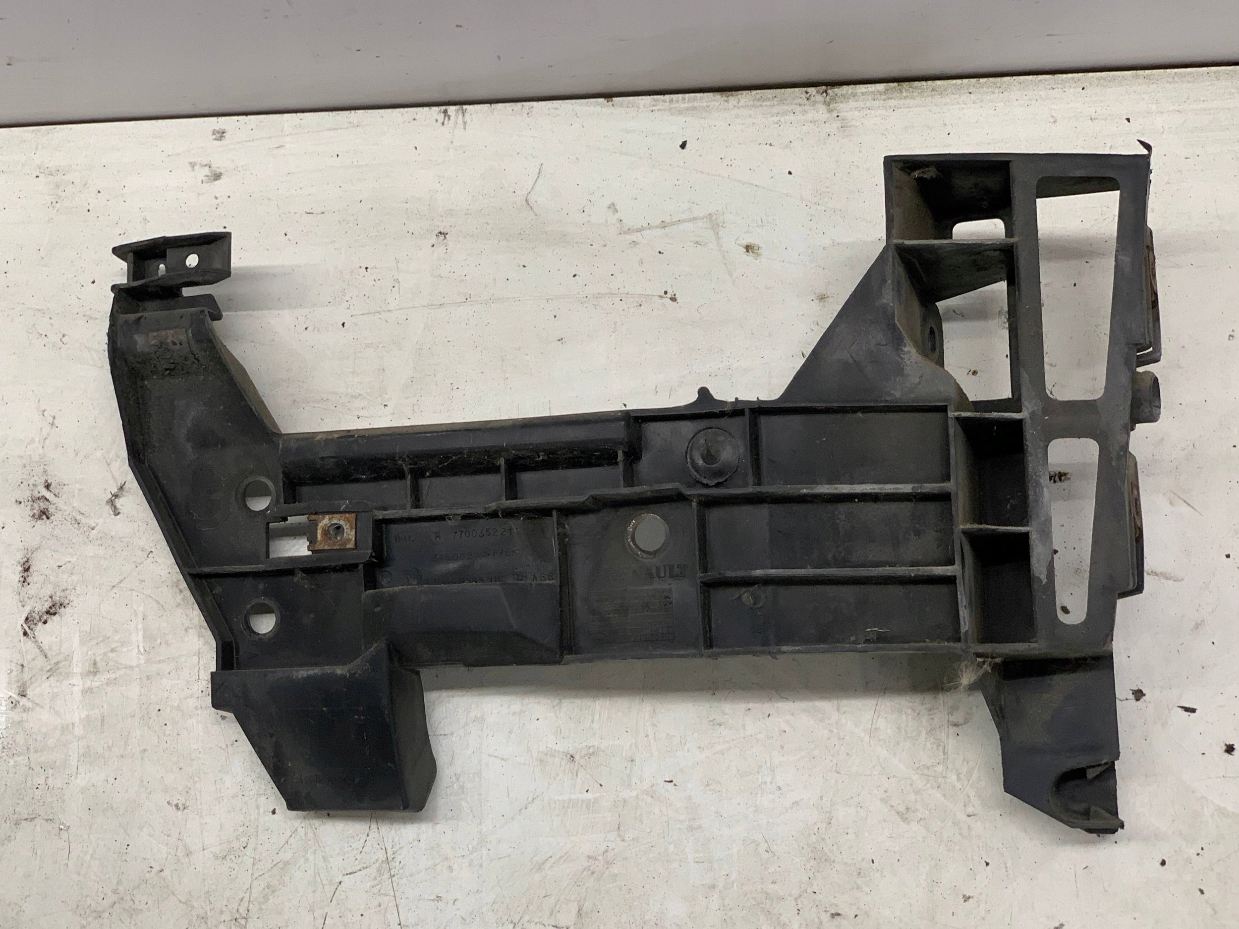 bumper bracket left rear part rear 7700352211 RENAULT MASTER II (1997-2010)