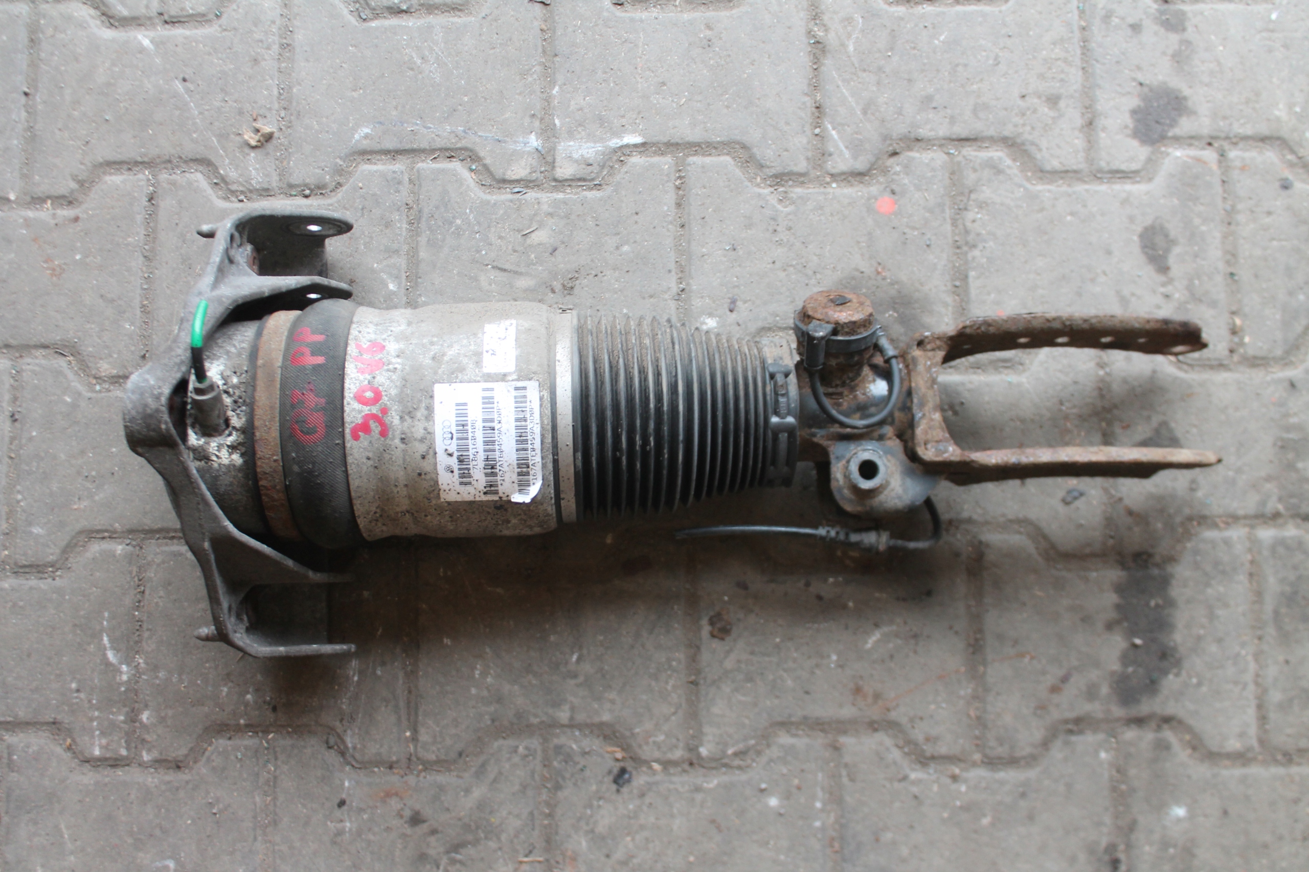 shock absorber MIECH right front 7L8616040B Q7 4L 05