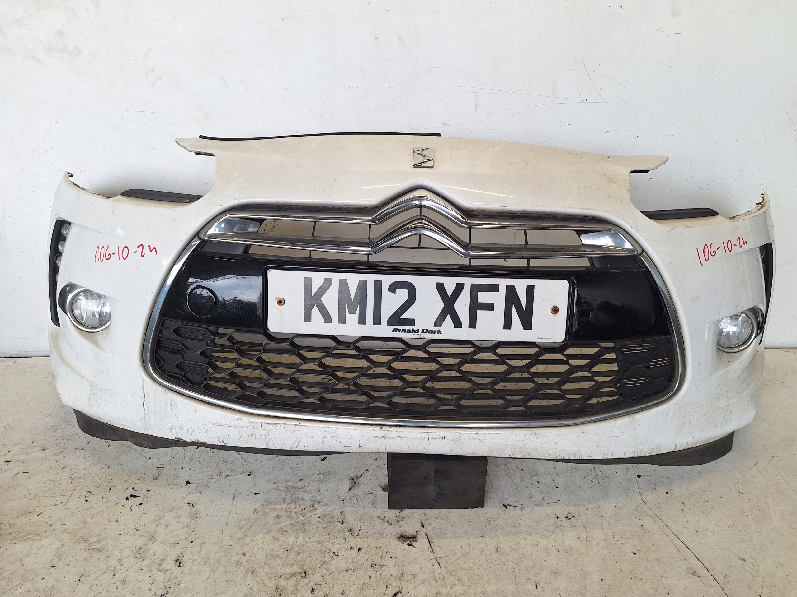 CITROEN DS3 10-14 bumper + LED